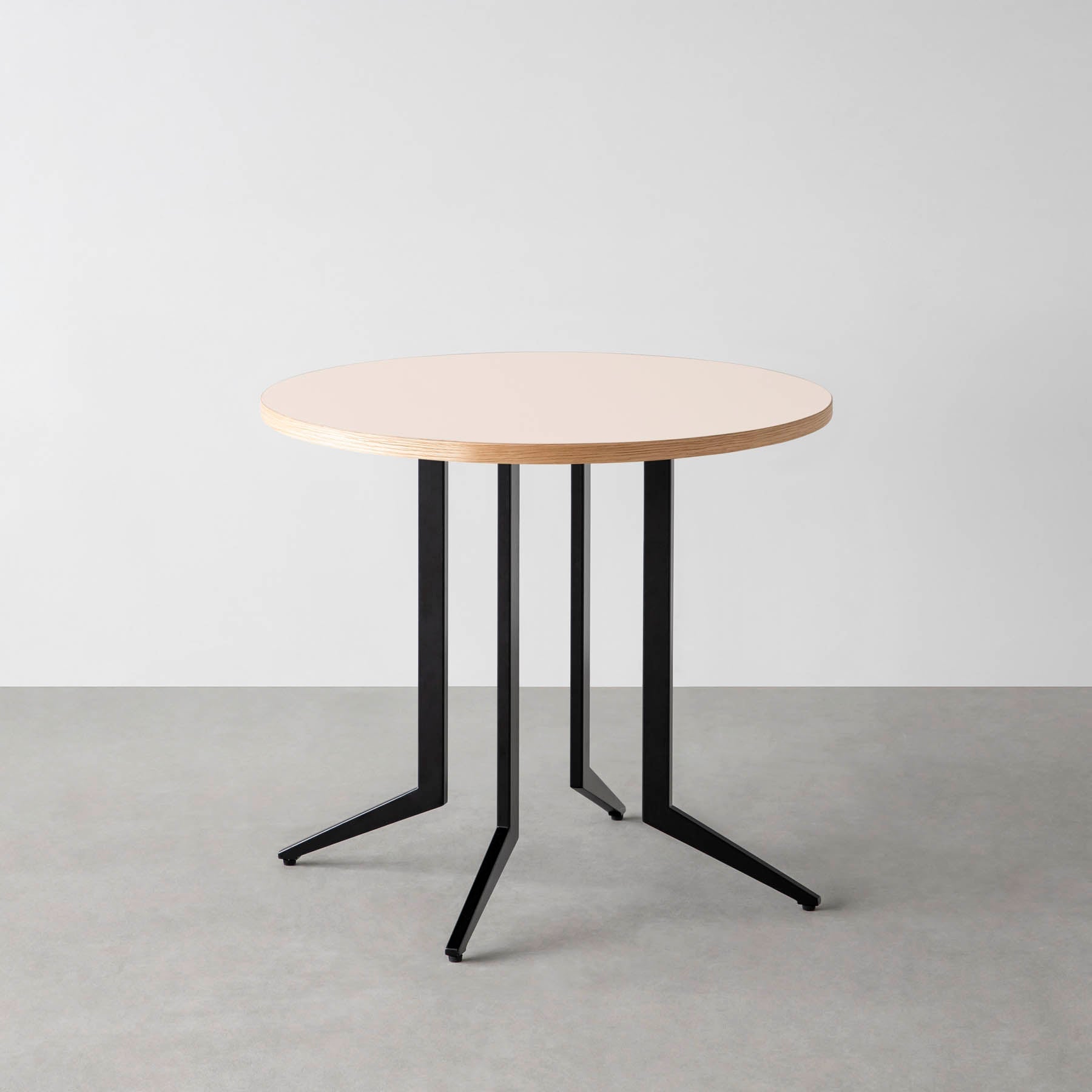 スマート造作カフェテーブル / リノリウム 全32色　黒スチール脚 4本脚 × ラウンド φ61 - 80