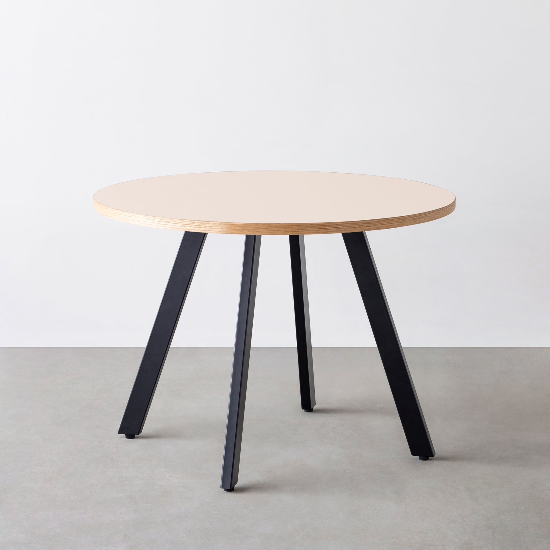 スマート造作カフェテーブル / リノリウム 全32色　黒スチール脚 4本脚 × ラウンド φ81 - 100