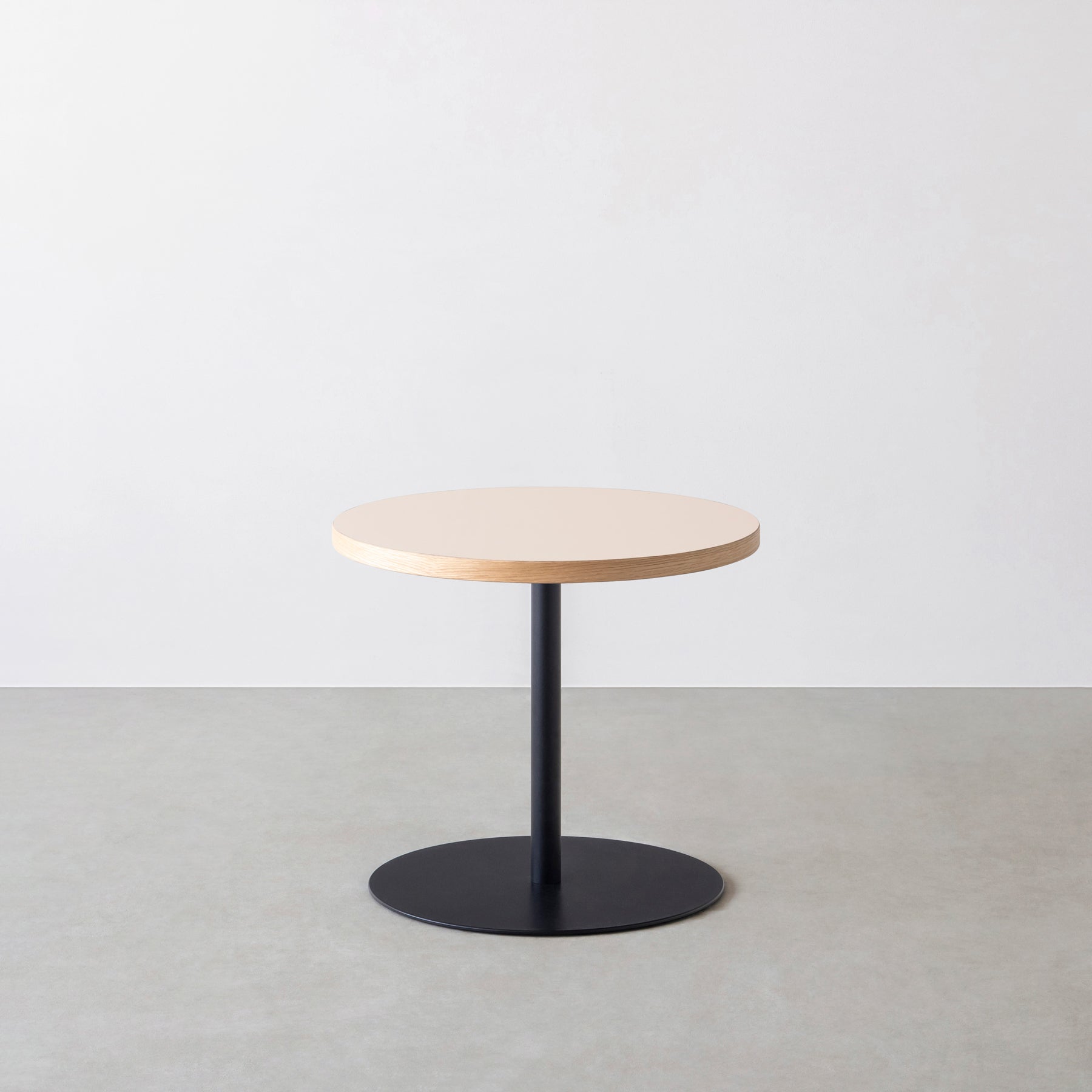 スマート造作カフェテーブル / リノリウム 全32色　黒スチール脚 1本脚 × ラウンド φ50 - 60