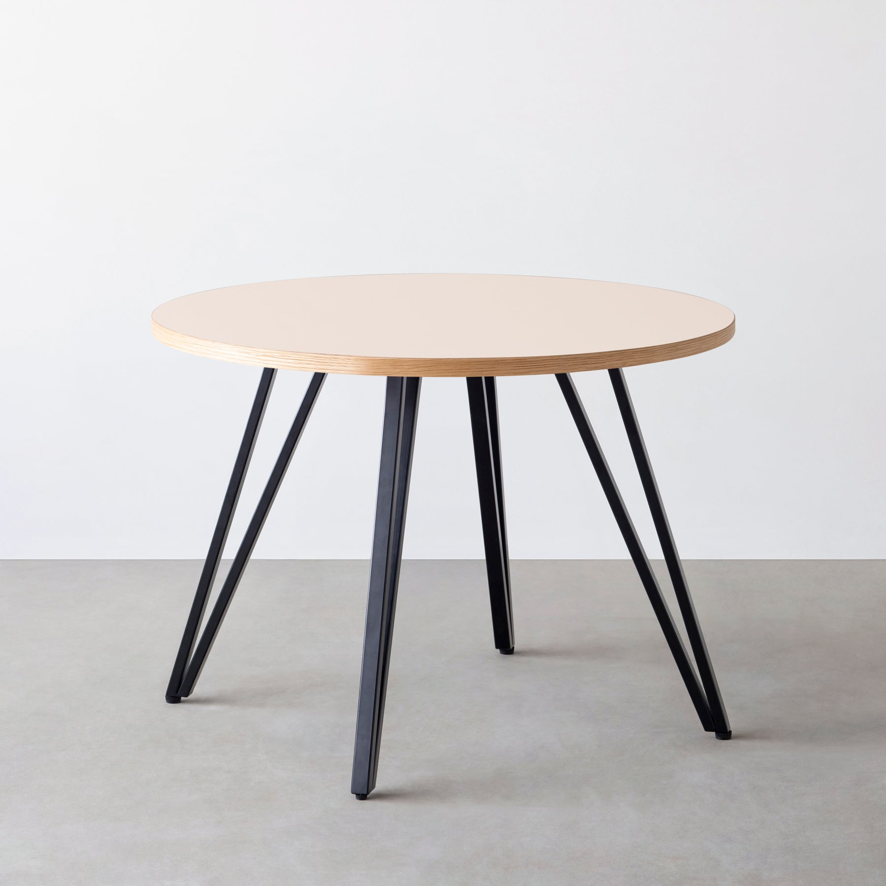 スマート造作カフェテーブル / リノリウム 全32色　黒スチール脚 4本脚 × ラウンド φ81 - 100