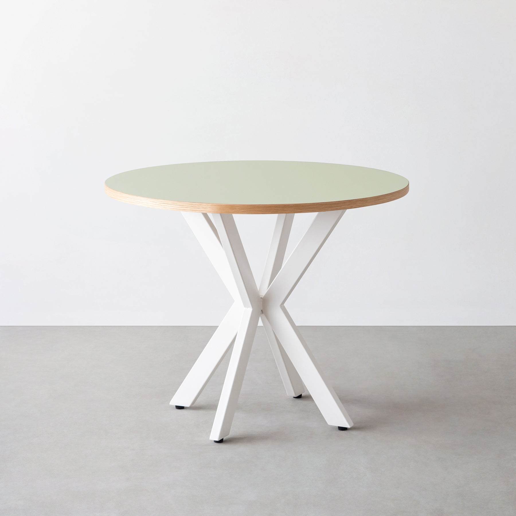 スマート造作カフェテーブル / リノリウム 全32色　白スチール脚 カフェX × ラウンド φ81 - 90