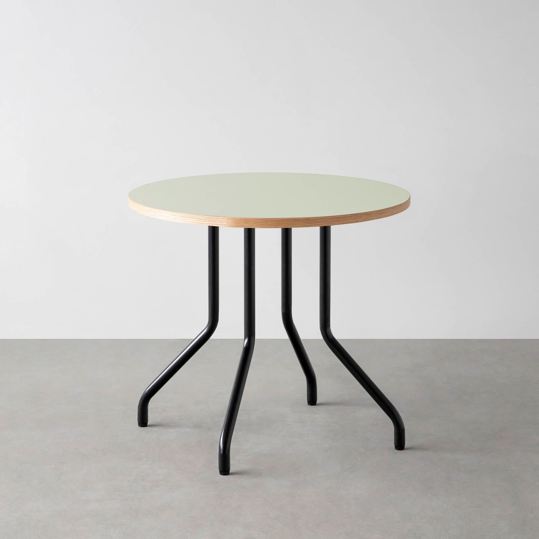 スマート造作カフェテーブル / リノリウム 全32色　黒スチール脚 4本脚 × ラウンド φ61 - 80