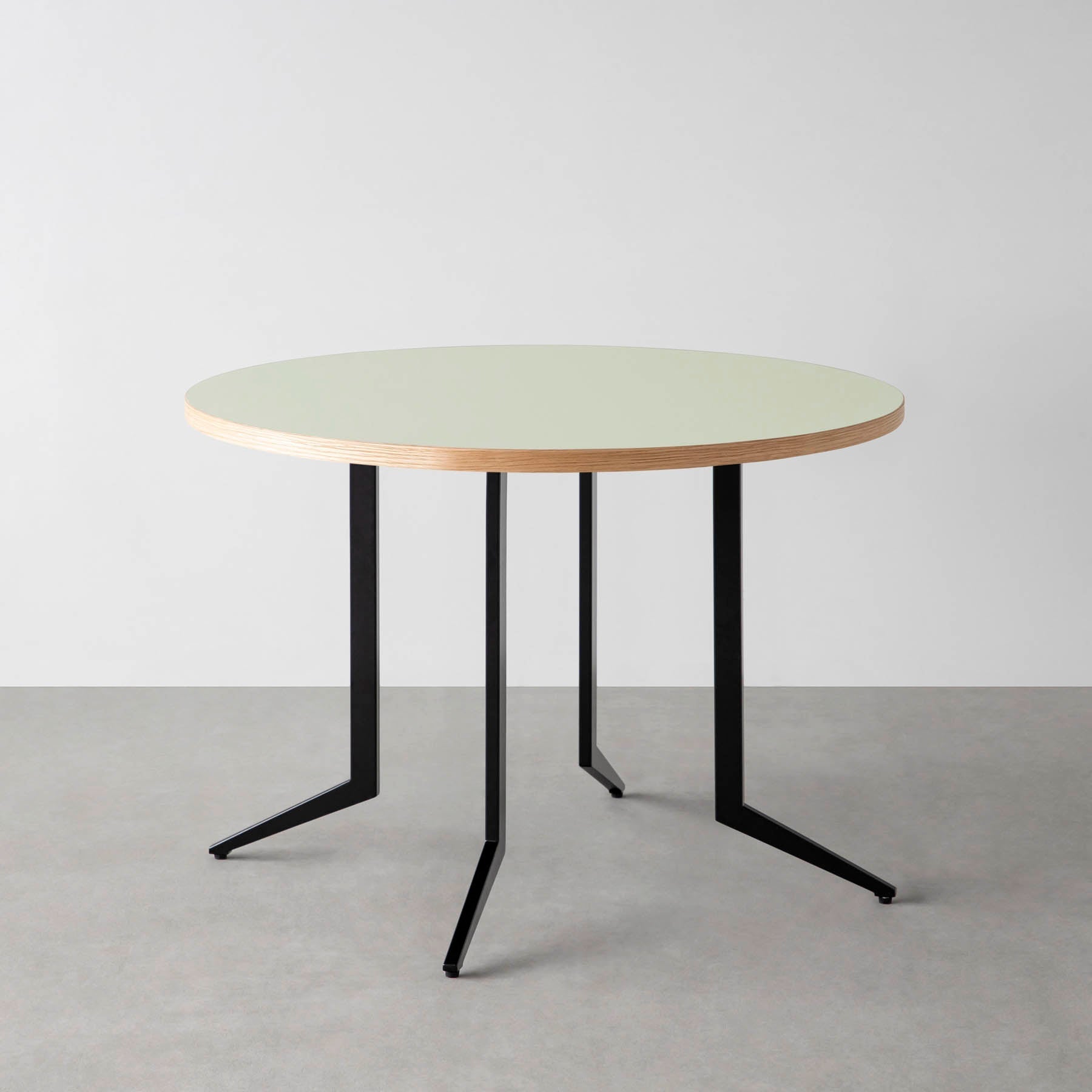 スマート造作カフェテーブル / リノリウム 全32色　黒スチール脚 4本脚 × ラウンド φ81 - 100