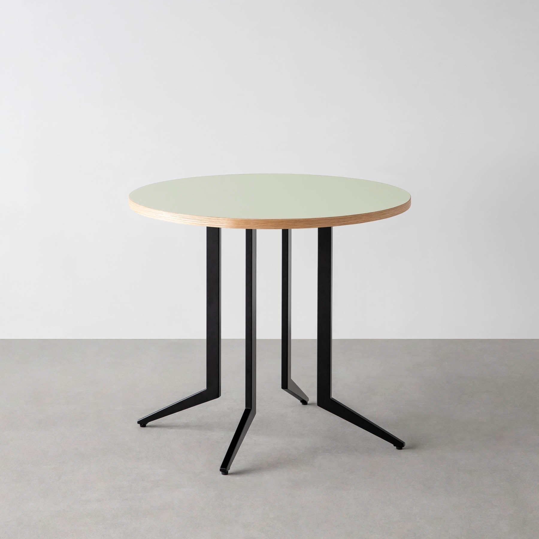 スマート造作カフェテーブル / リノリウム 全32色　黒スチール脚 4本脚 × ラウンド φ61 - 80