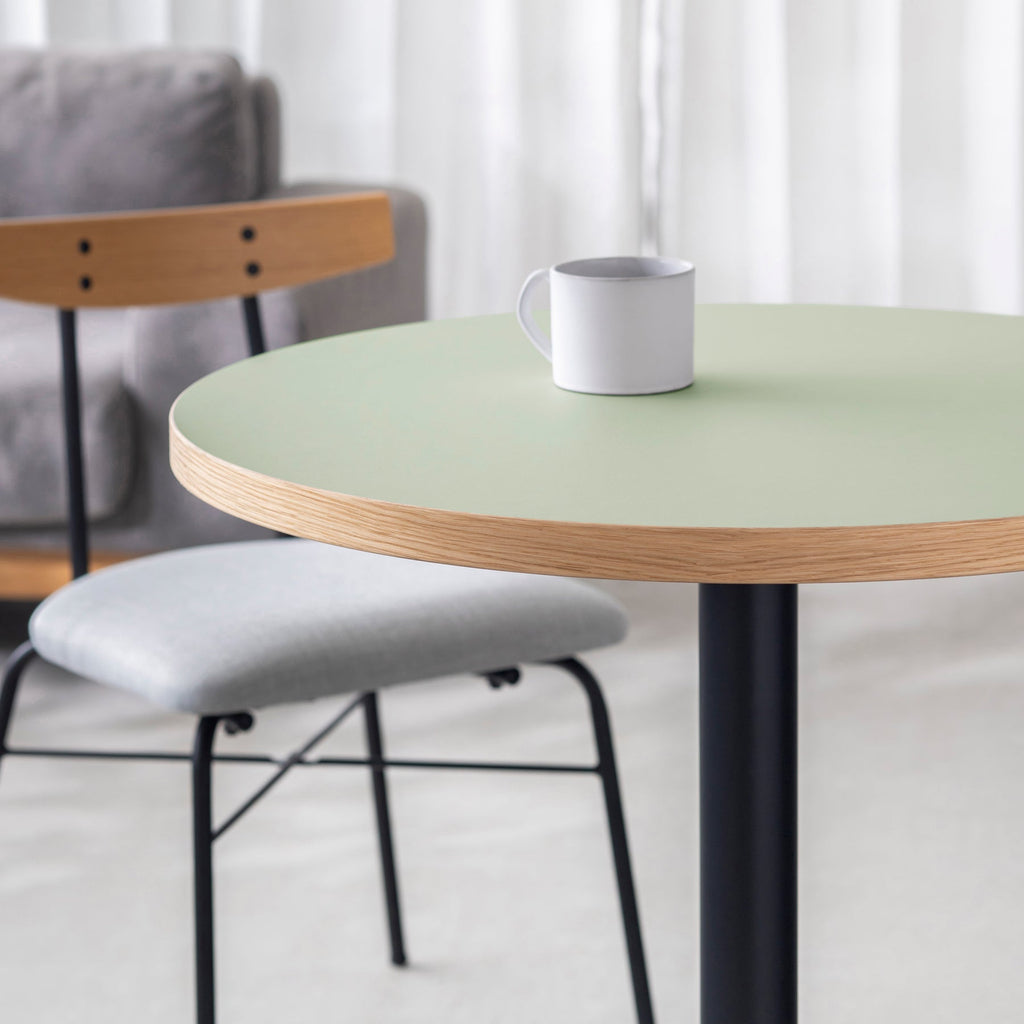 スマート造作カフェテーブル / リノリウム 全32色　黒スチール脚 1本脚 × ラウンド φ61 - 70