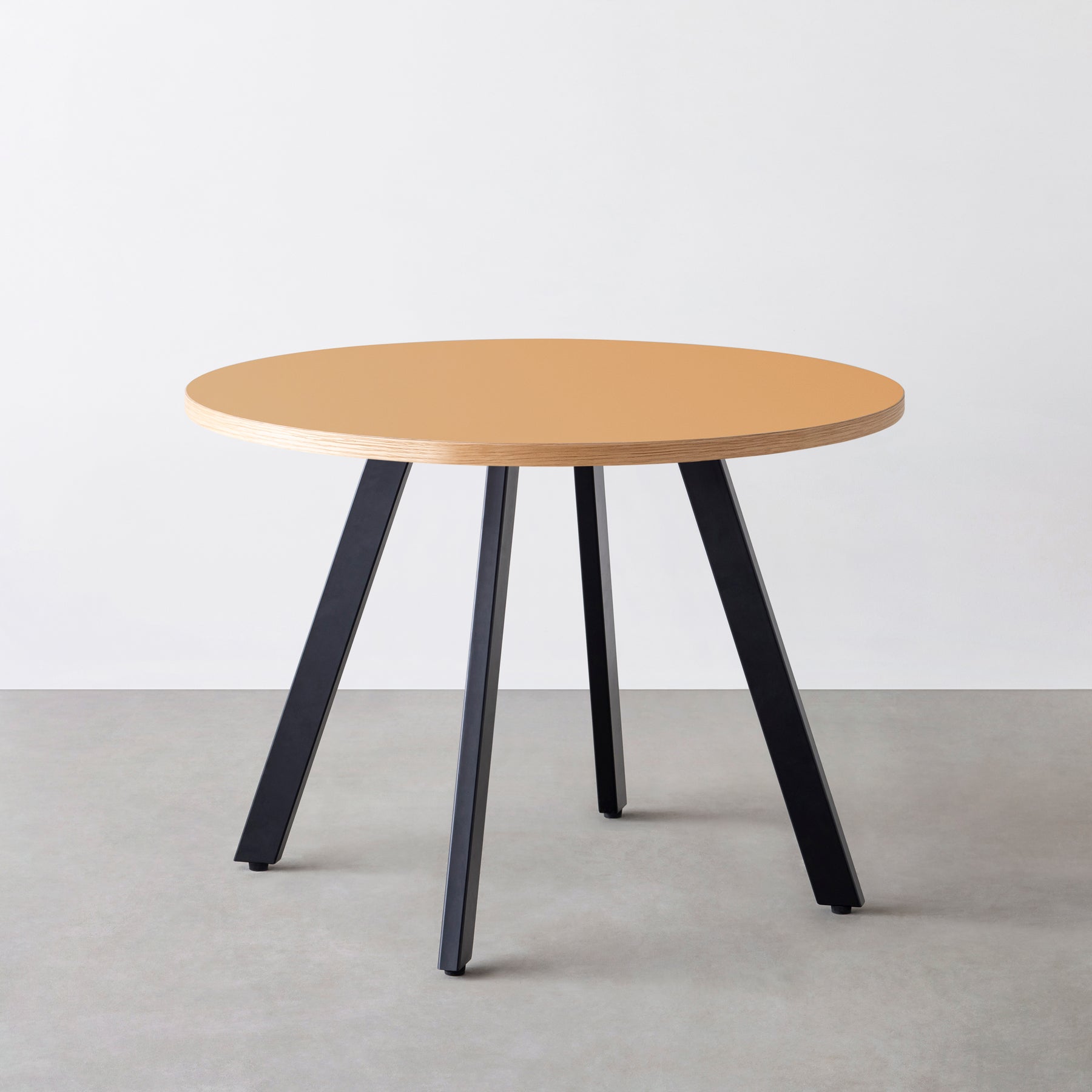 スマート造作カフェテーブル / リノリウム 全32色　黒スチール脚 4本脚 × ラウンド φ81 - 100