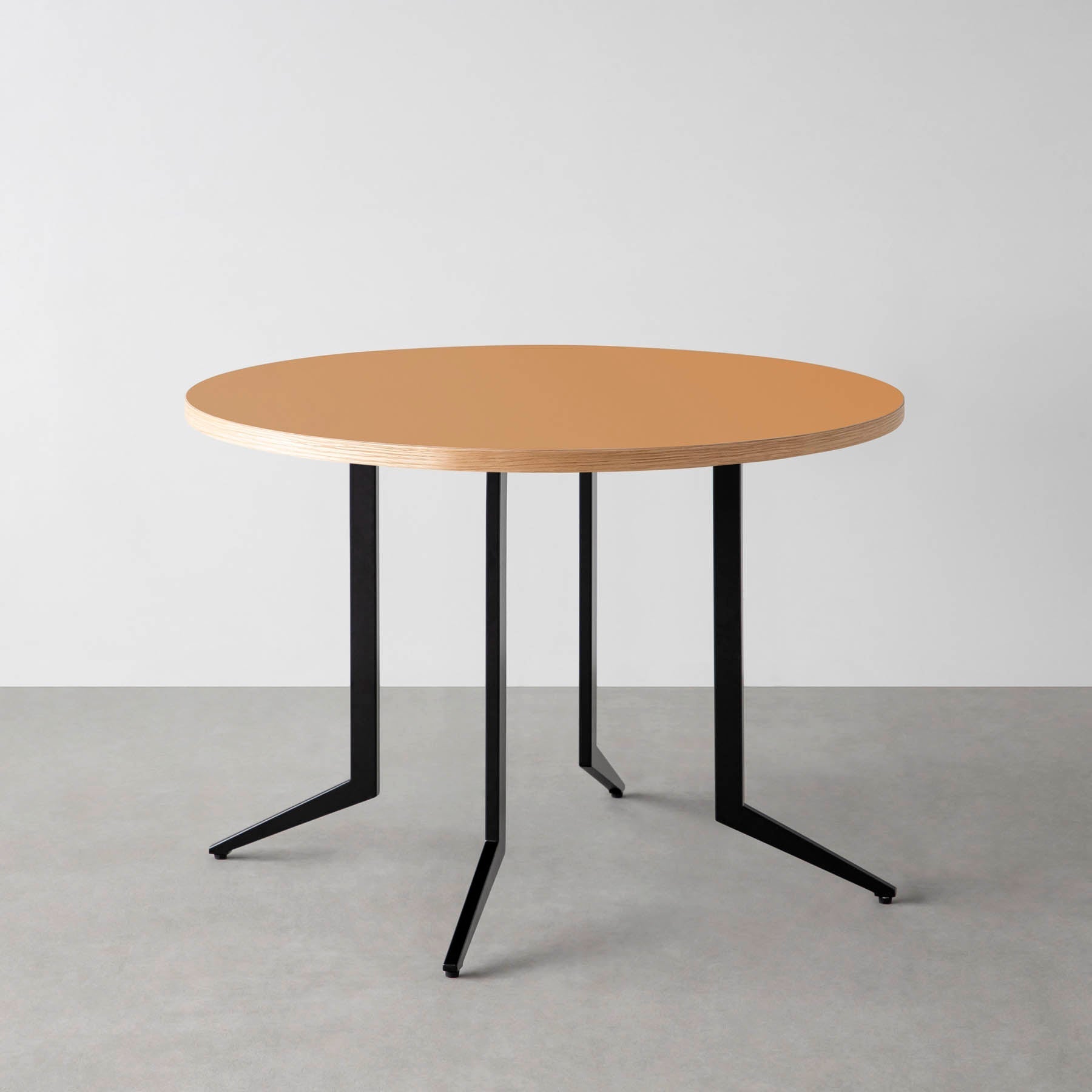 スマート造作カフェテーブル / リノリウム 全32色　黒スチール脚 4本脚 × ラウンド φ81 - 100