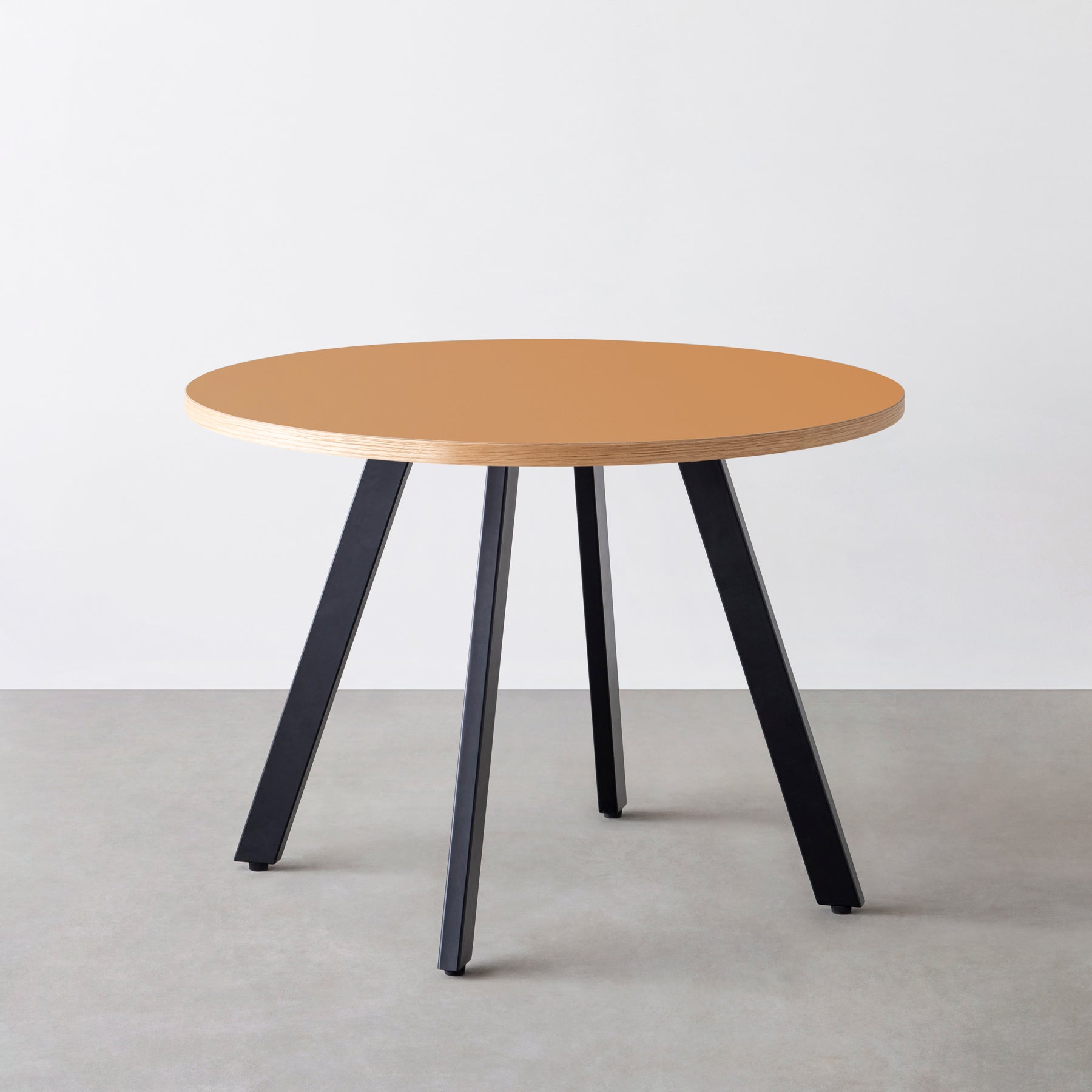 スマート造作カフェテーブル / リノリウム 全32色　黒スチール脚 4本脚 × ラウンド φ81 - 100