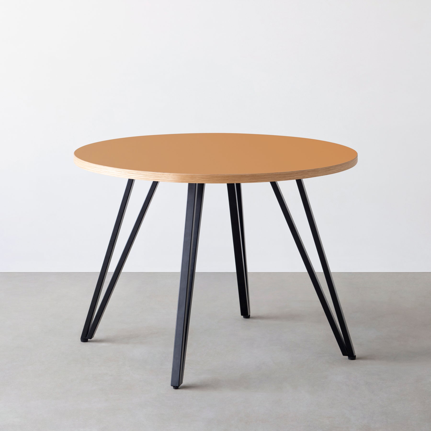 スマート造作カフェテーブル / リノリウム 全32色　黒スチール脚 4本脚 × ラウンド φ81 - 100