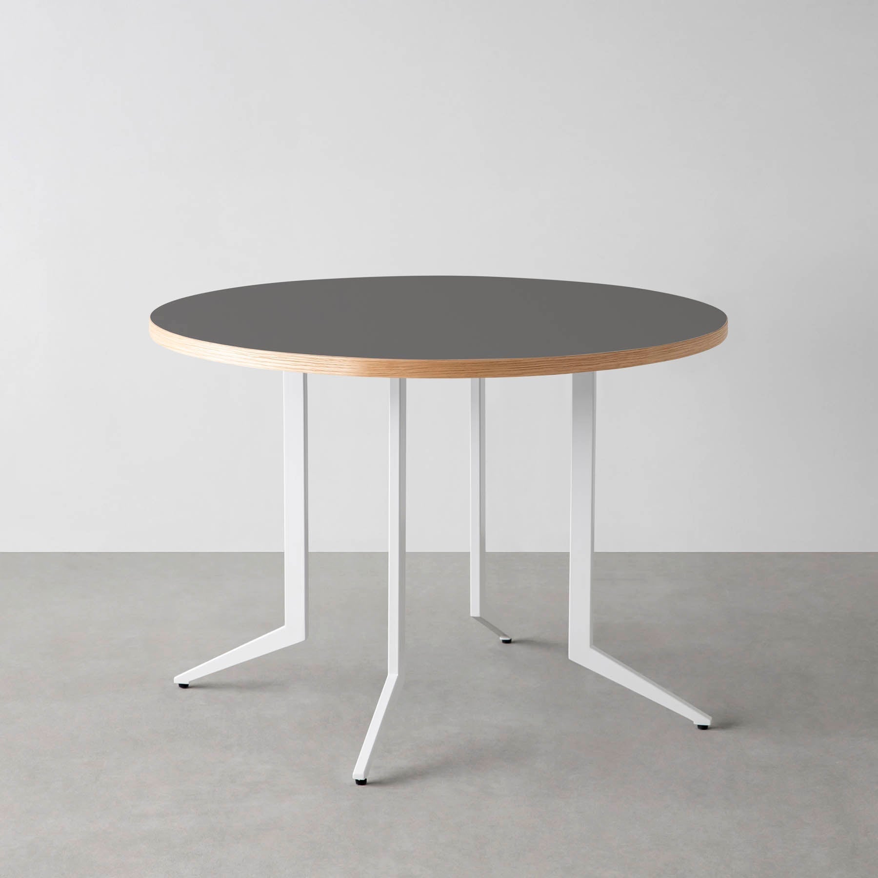 スマート造作カフェテーブル / リノリウム 全32色　白スチール脚 4本脚 × ラウンド φ81 - 100