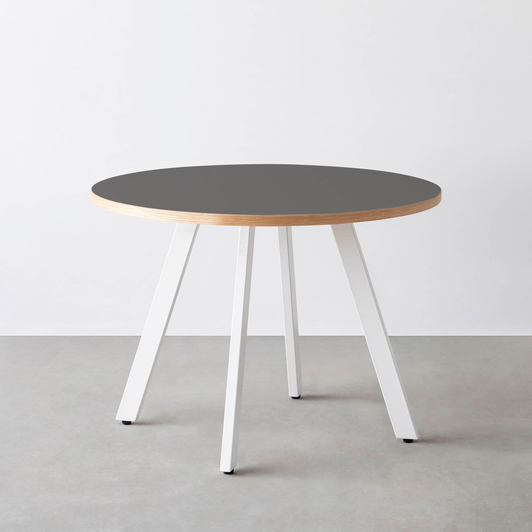 スマート造作カフェテーブル / リノリウム 全32色　白スチール脚 4本脚 × ラウンド φ81 - 100