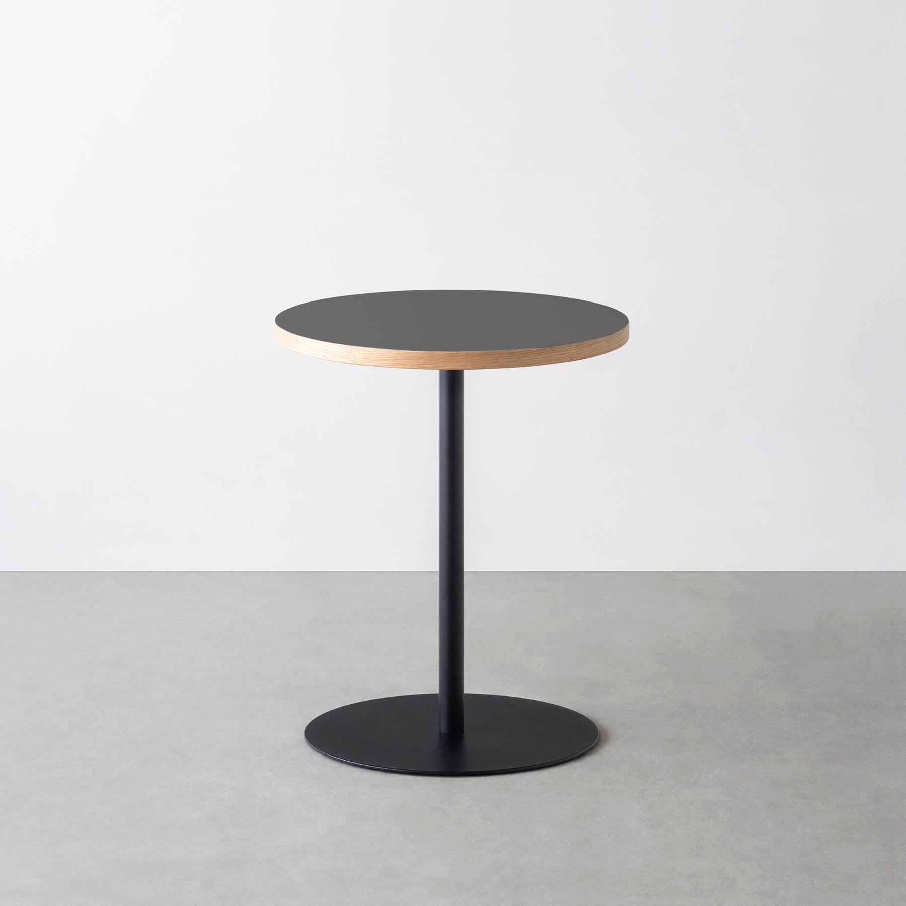 スマート造作カフェテーブル / リノリウム 全32色　黒スチール脚 1本脚 × ラウンド φ50 - 60