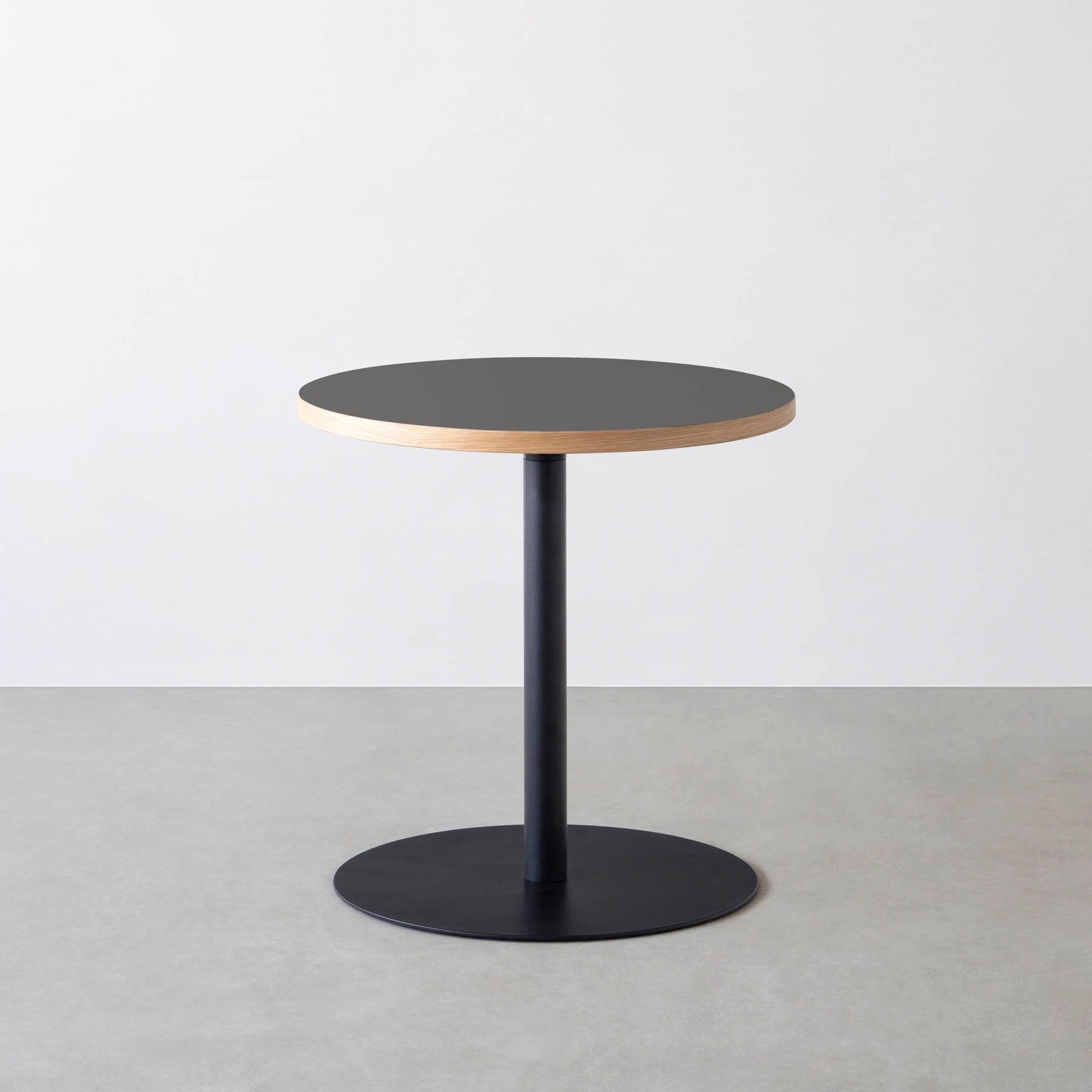 スマート造作カフェテーブル / リノリウム 全32色　黒スチール脚 1本脚 × ラウンド φ61 - 70