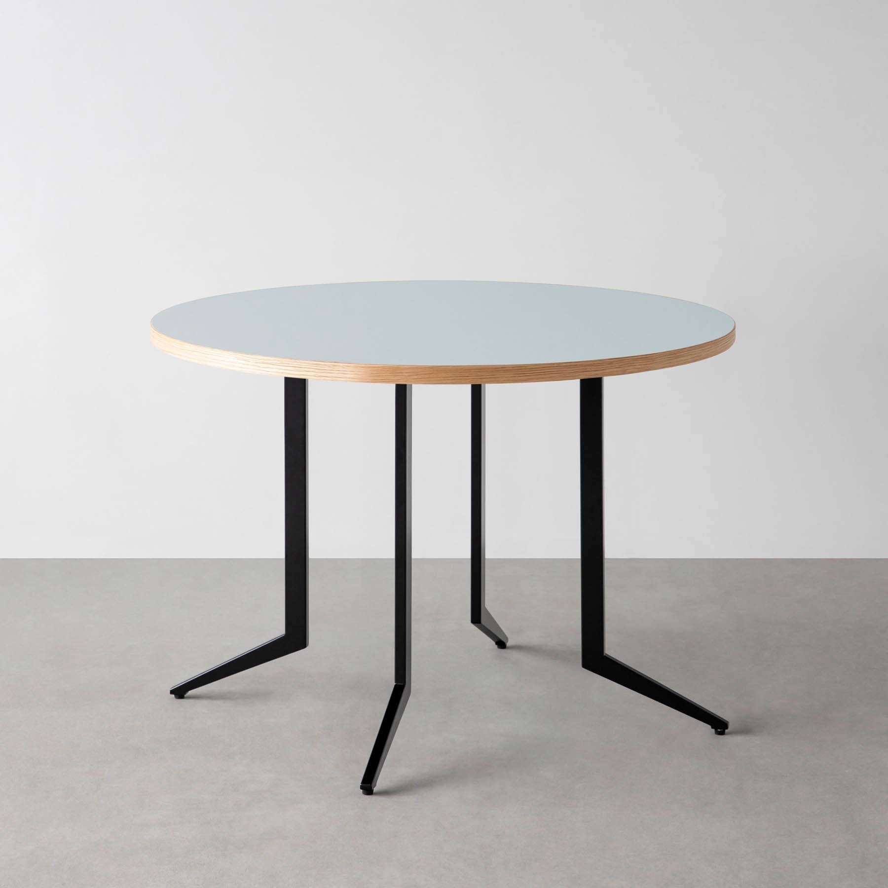 スマート造作カフェテーブル / リノリウム 全32色　黒スチール脚 4本脚 × ラウンド φ81 - 100