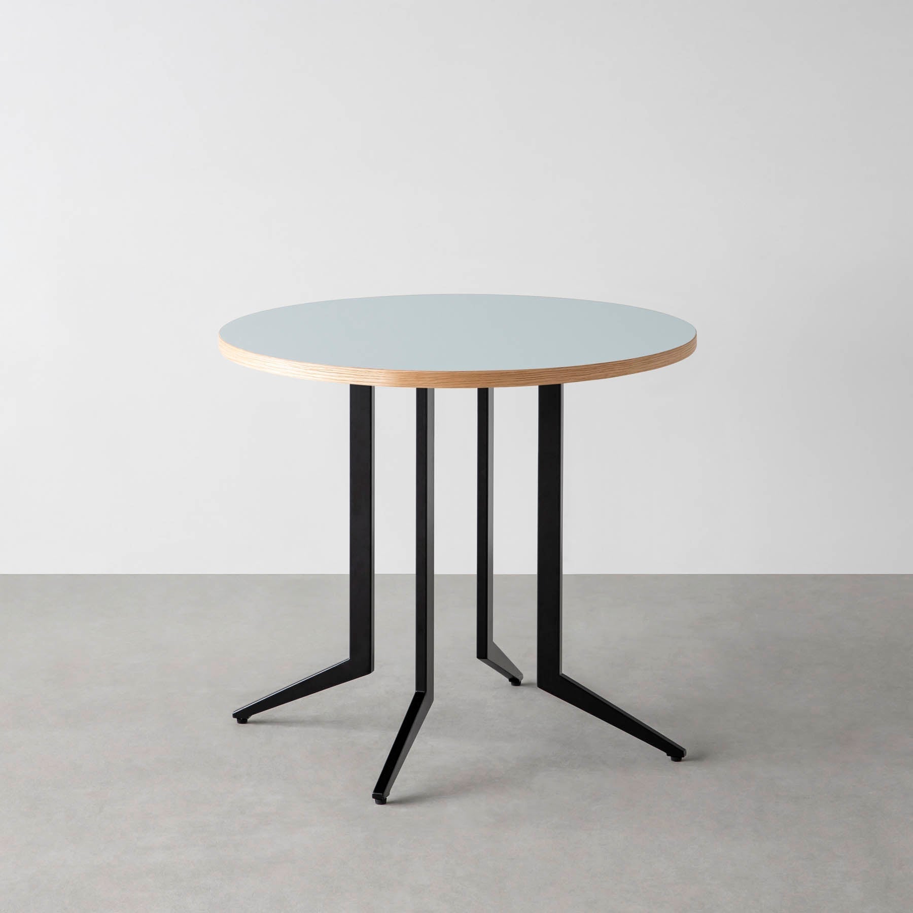 スマート造作カフェテーブル / リノリウム 全32色　黒スチール脚 4本脚 × ラウンド φ61 - 80