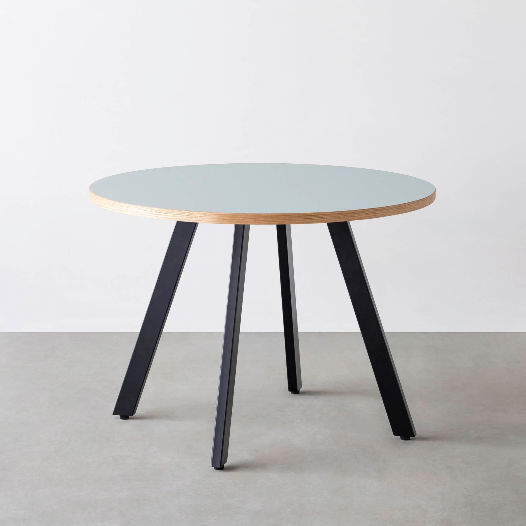 スマート造作カフェテーブル / リノリウム 全32色　黒スチール脚 4本脚 × ラウンド φ81 - 100