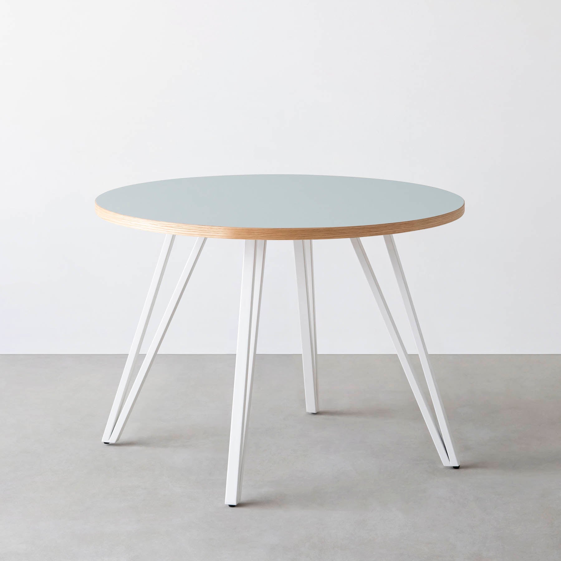 スマート造作カフェテーブル / リノリウム 全32色　白スチール脚 4本脚 × ラウンド φ81 - 100