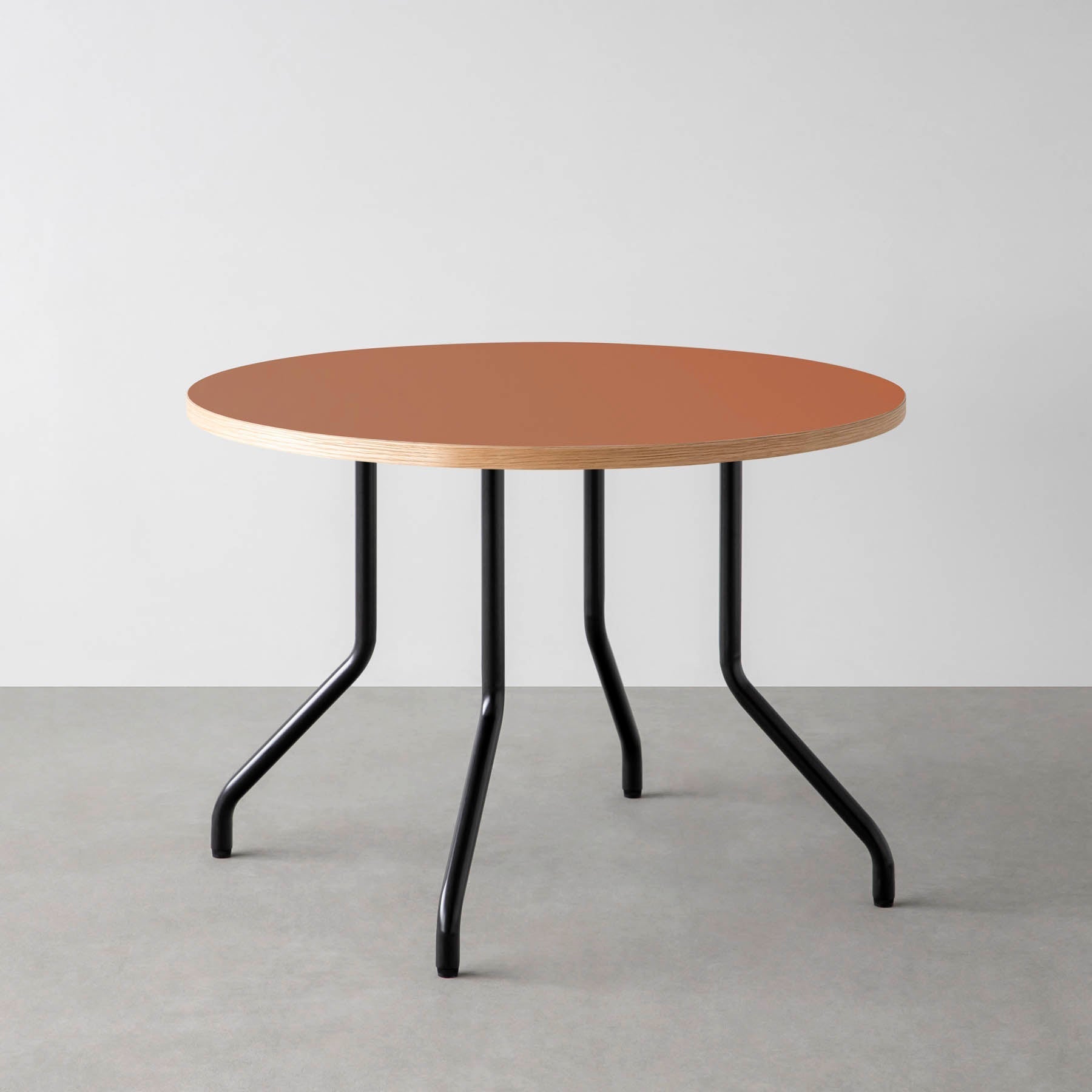 スマート造作カフェテーブル / リノリウム 全32色　黒スチール脚 4本脚 × ラウンド φ81 - 100