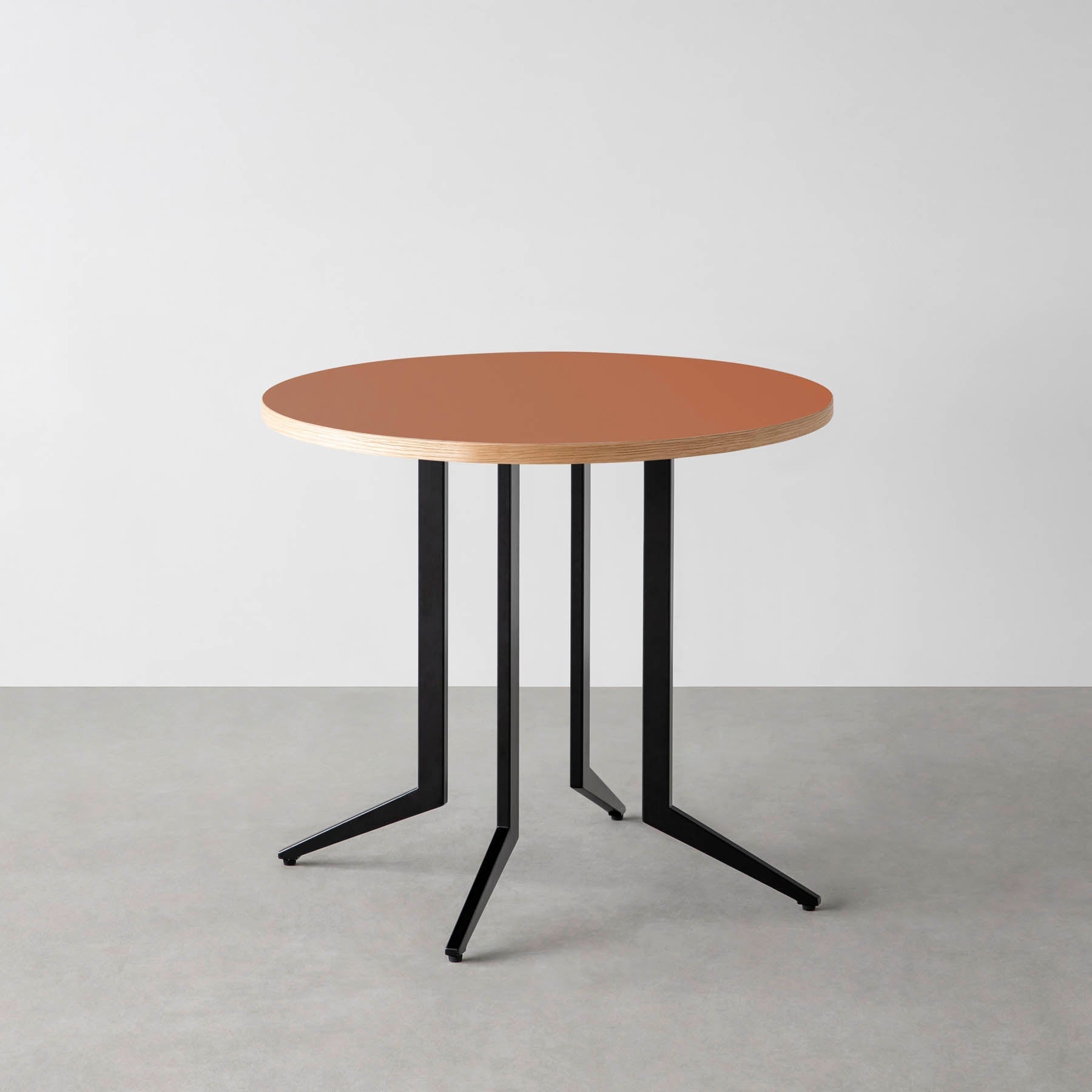 スマート造作カフェテーブル / リノリウム 全32色　黒スチール脚 4本脚 × ラウンド φ61 - 80