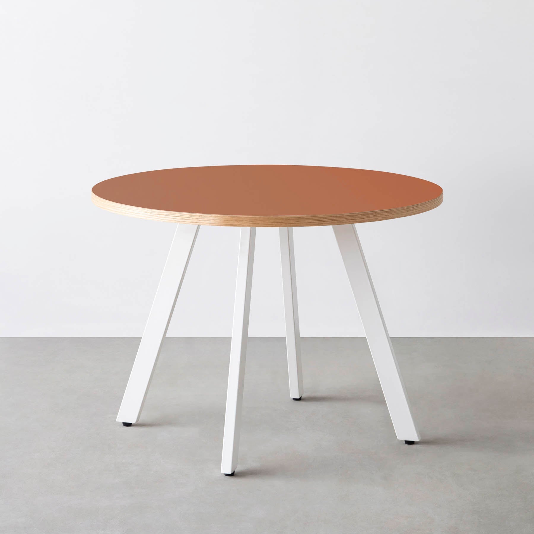 スマート造作カフェテーブル / リノリウム 全32色　白スチール脚 4本脚 × ラウンド φ81 - 100