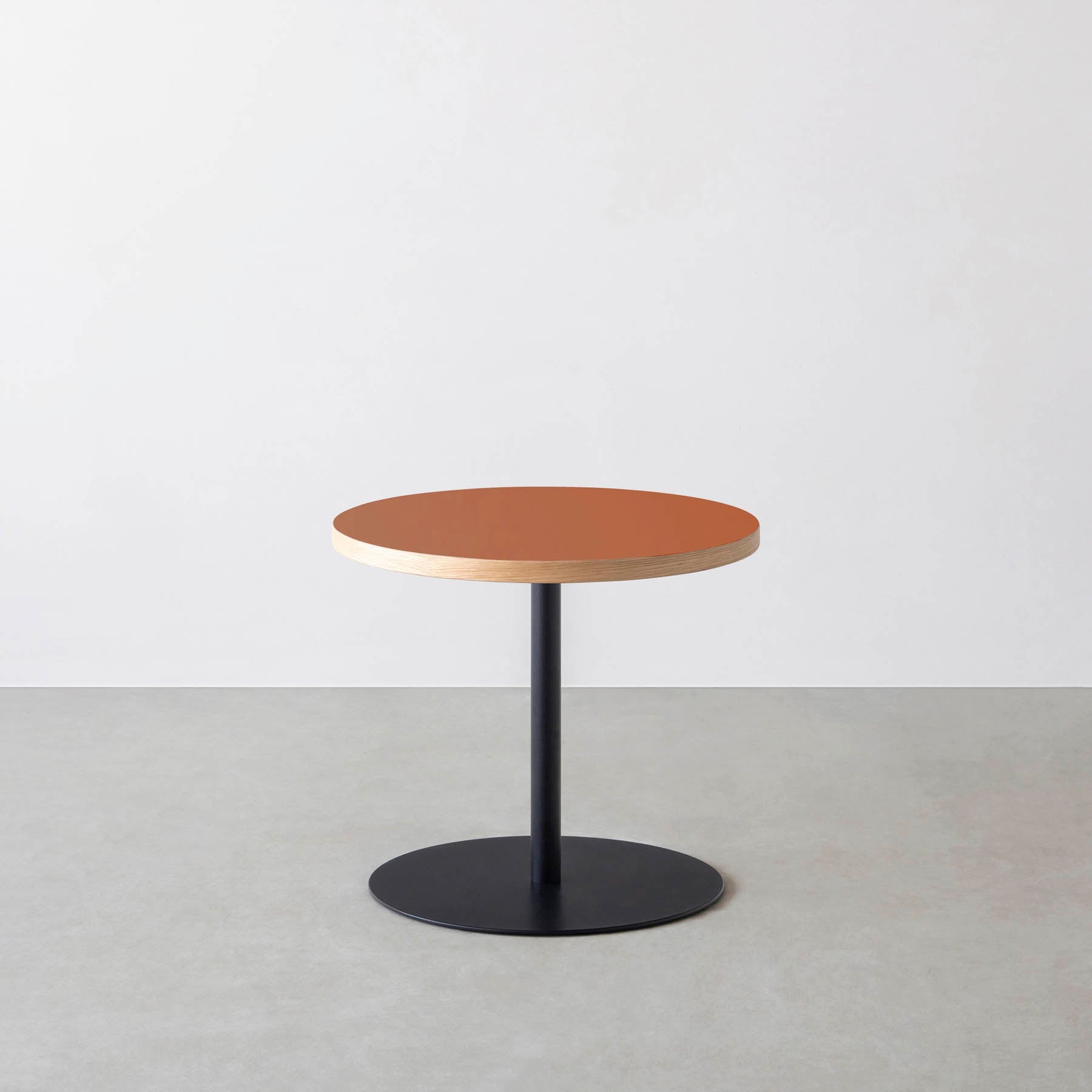 スマート造作カフェテーブル / リノリウム 全32色　黒スチール脚 1本脚 × ラウンド φ50 - 60