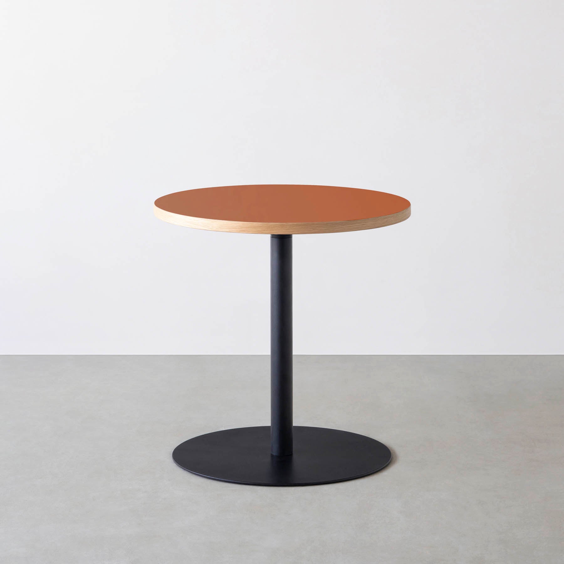 スマート造作カフェテーブル / リノリウム 全32色　黒スチール脚 1本脚 × ラウンド φ61 - 70