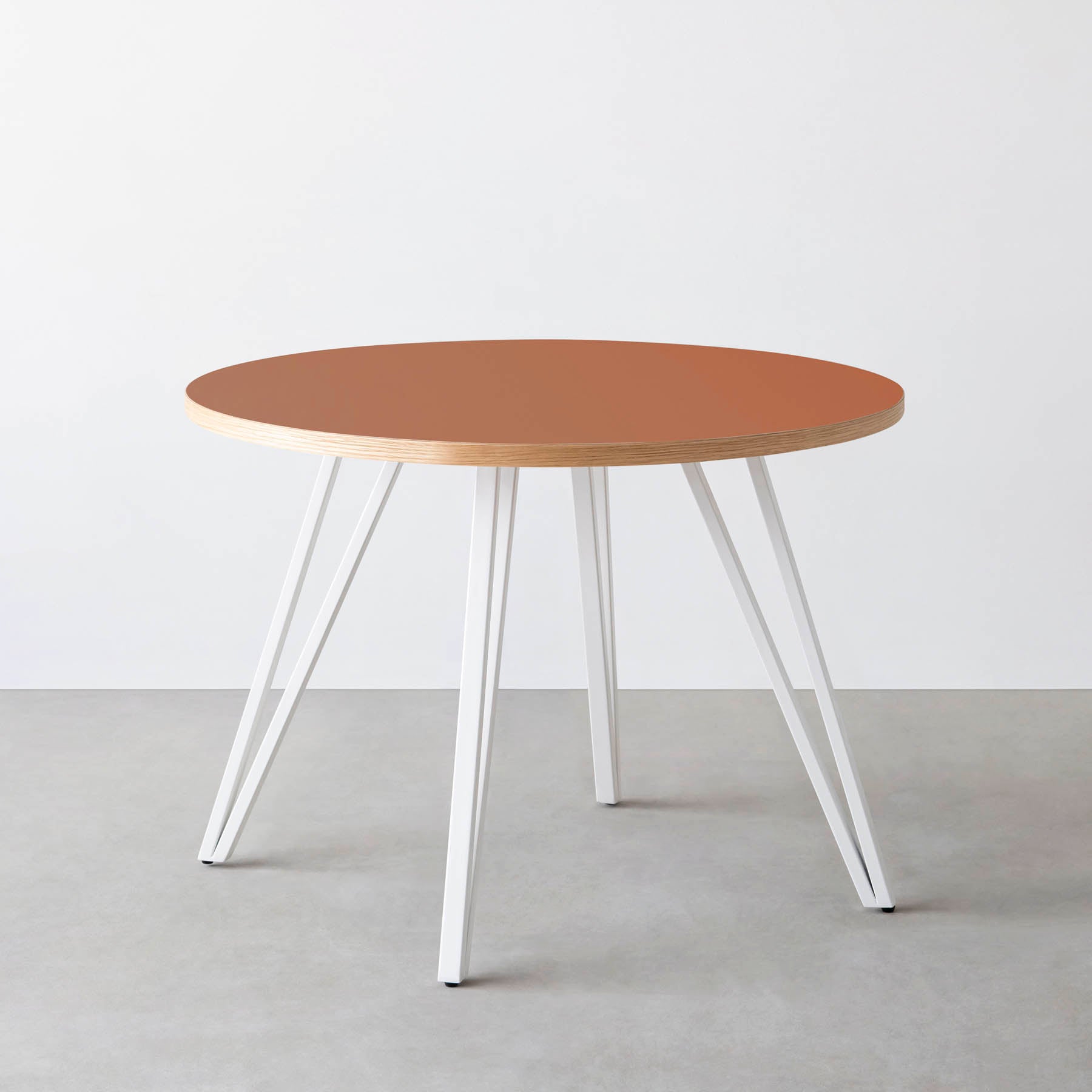 スマート造作カフェテーブル / リノリウム 全32色　白スチール脚 4本脚 × ラウンド φ81 - 100