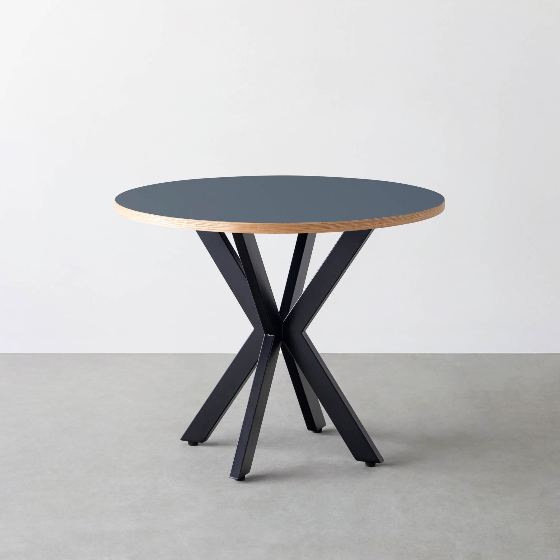 スマート造作カフェテーブル / リノリウム 全32色　黒スチール脚 カフェX × ラウンド φ81 - 90