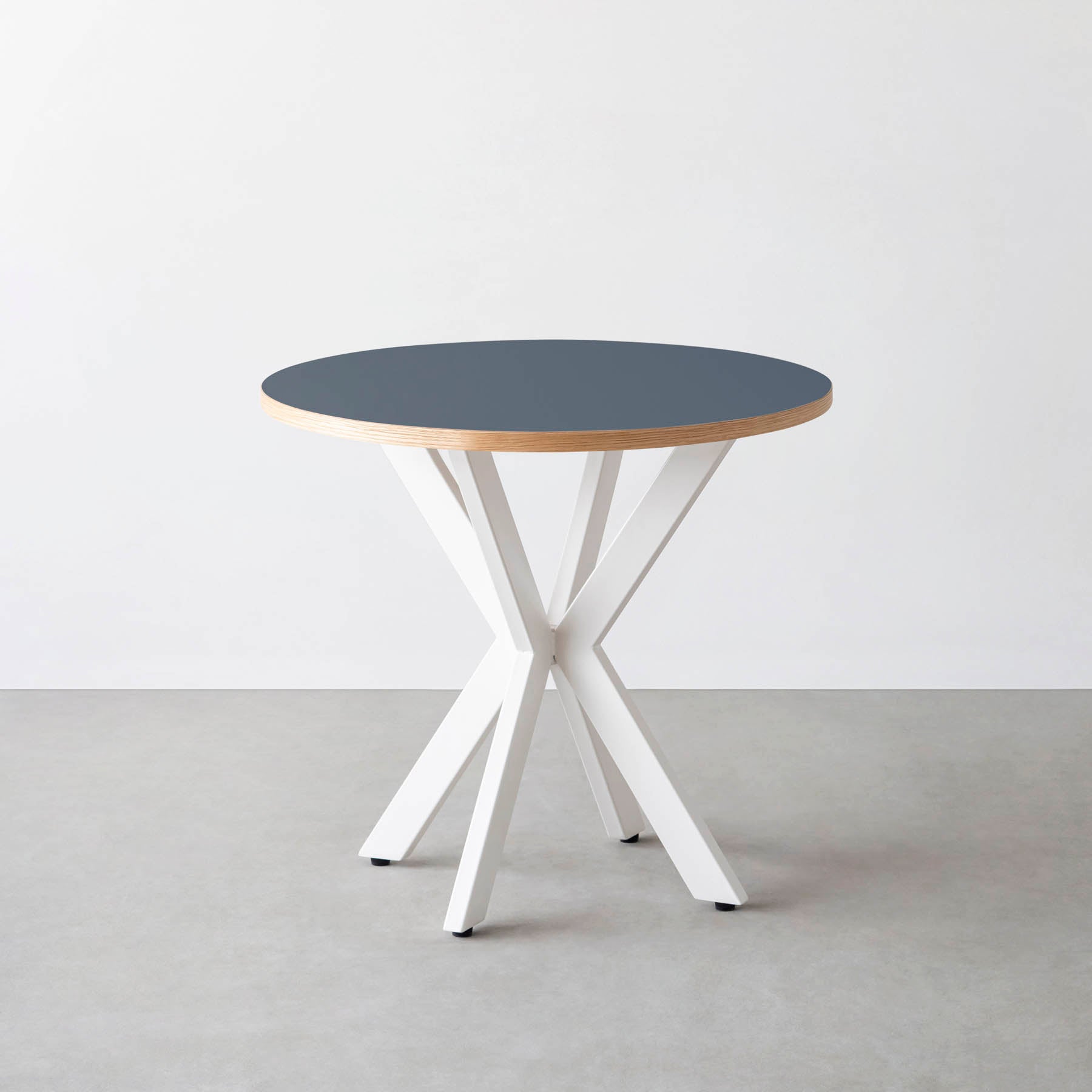 スマート造作カフェテーブル / リノリウム 全32色　白スチール脚 カフェX × ラウンド φ71 - 80