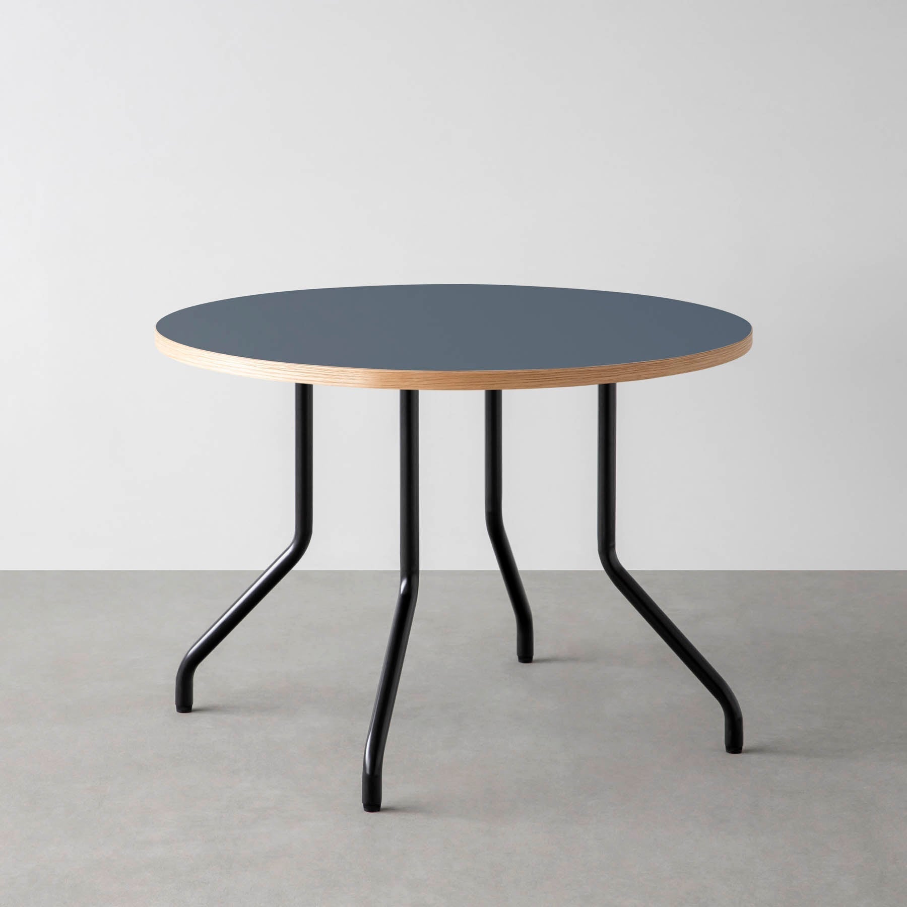 スマート造作カフェテーブル / リノリウム 全32色　黒スチール脚 4本脚 × ラウンド φ81 - 100