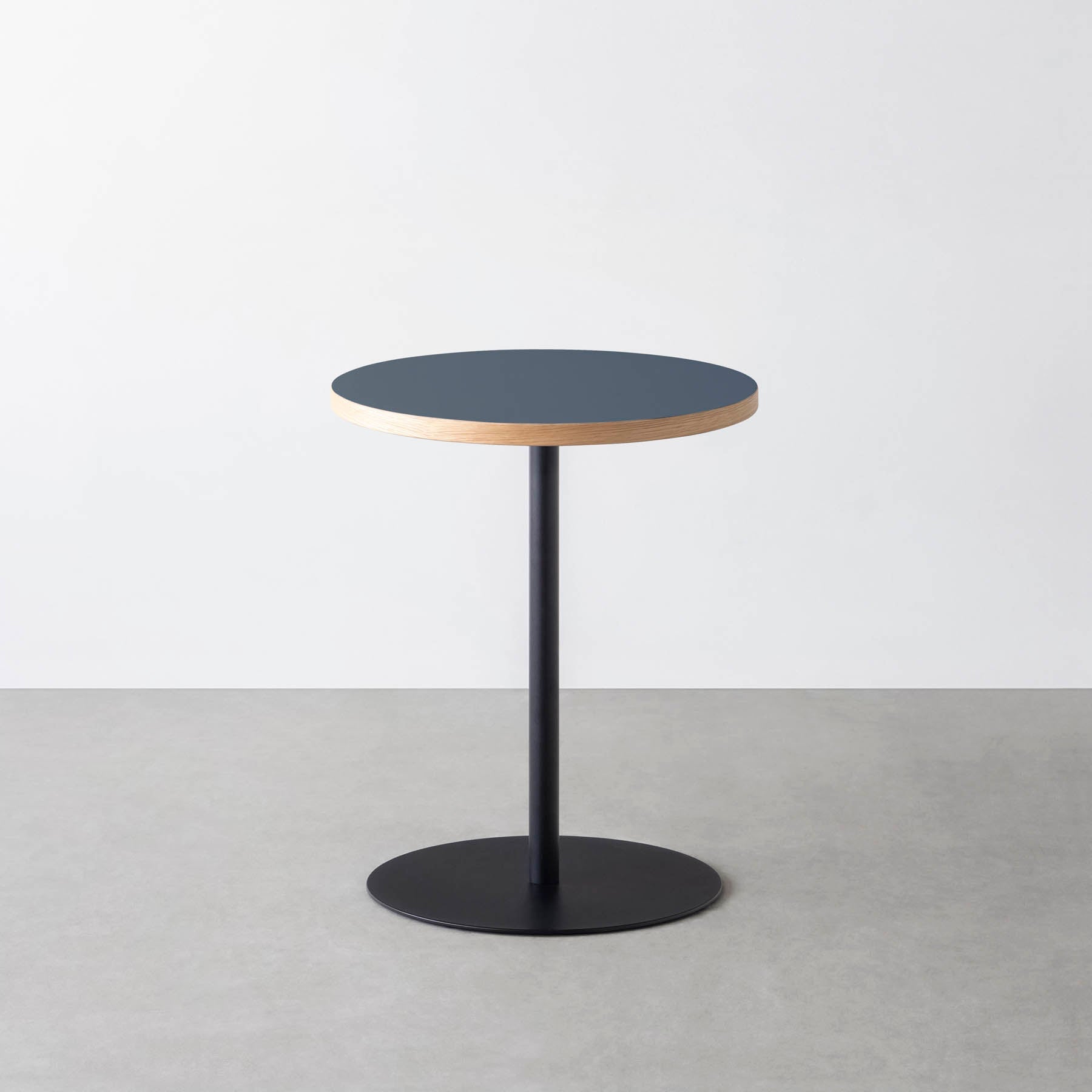 スマート造作カフェテーブル / リノリウム 全32色　黒スチール脚 1本脚 × ラウンド φ50 - 60