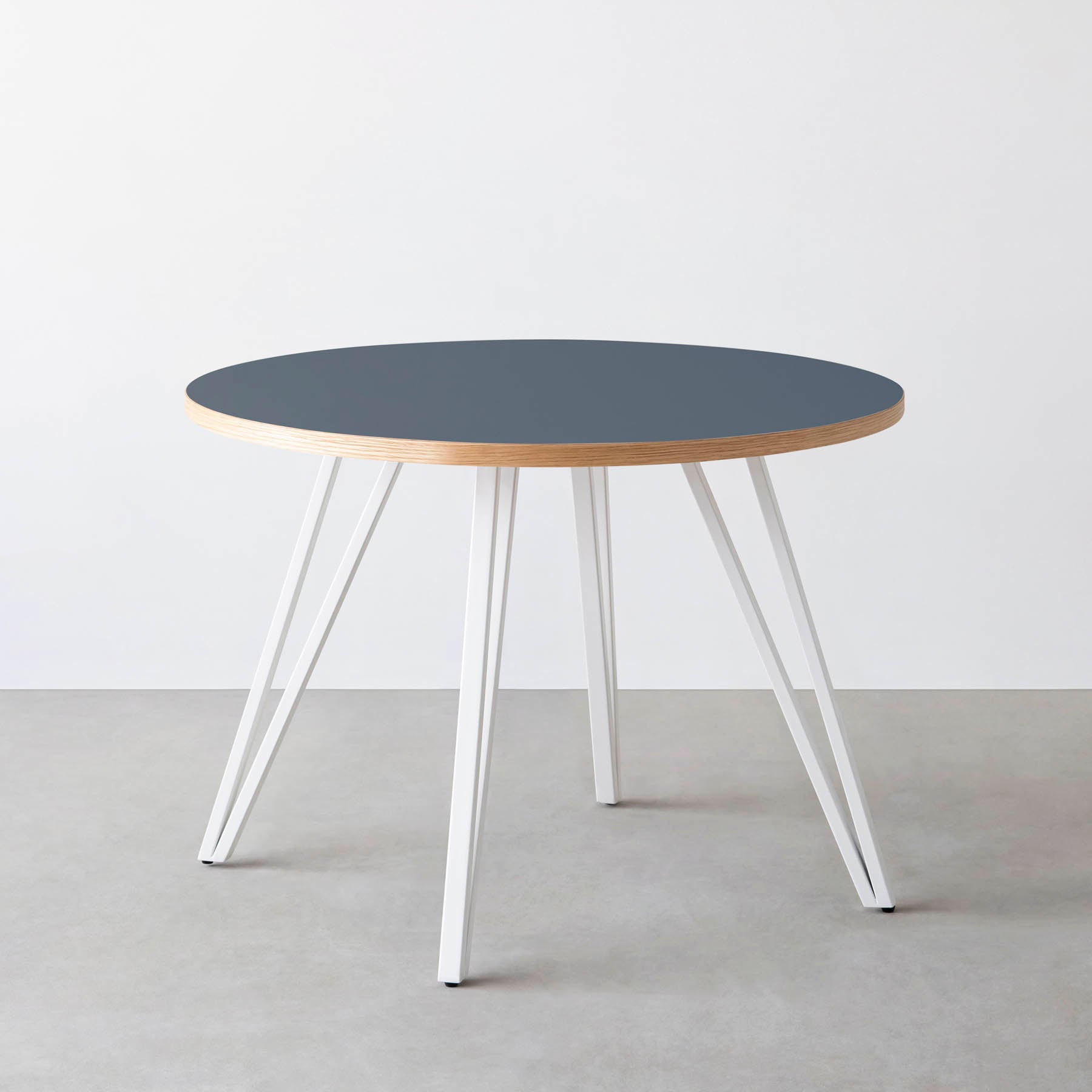 スマート造作カフェテーブル / リノリウム 全32色　白スチール脚 4本脚 × ラウンド φ81 - 100