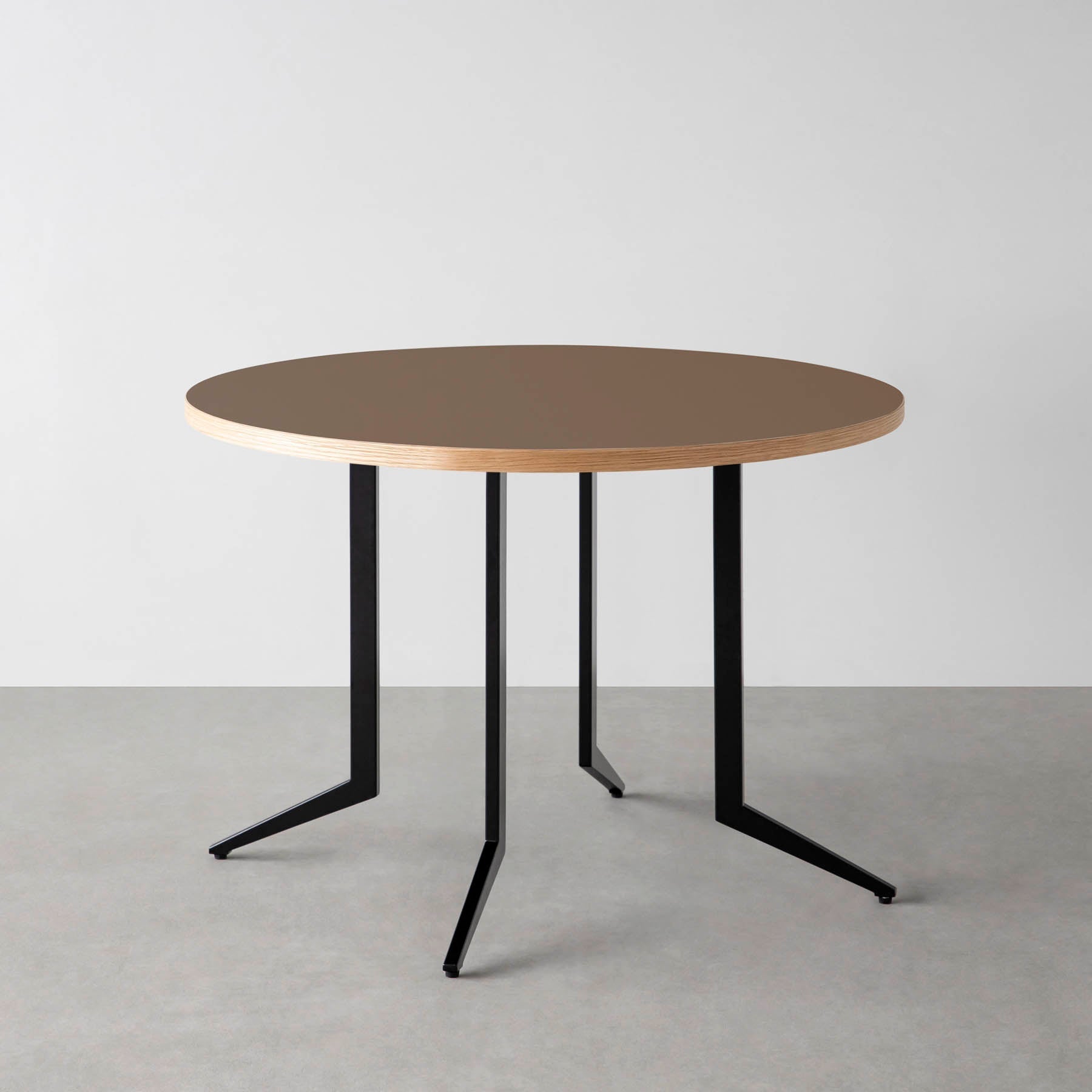 スマート造作カフェテーブル / リノリウム 全32色　黒スチール脚 4本脚 × ラウンド φ81 - 100