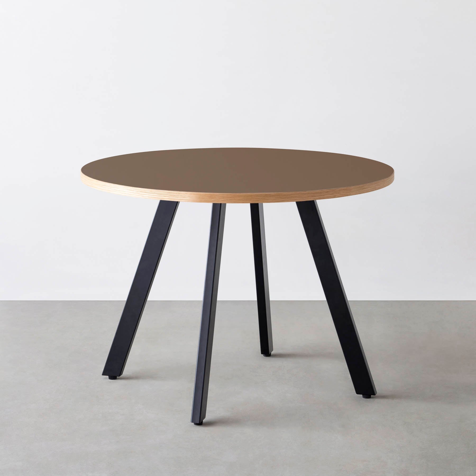 スマート造作カフェテーブル / リノリウム 全32色　黒スチール脚 4本脚 × ラウンド φ81 - 100