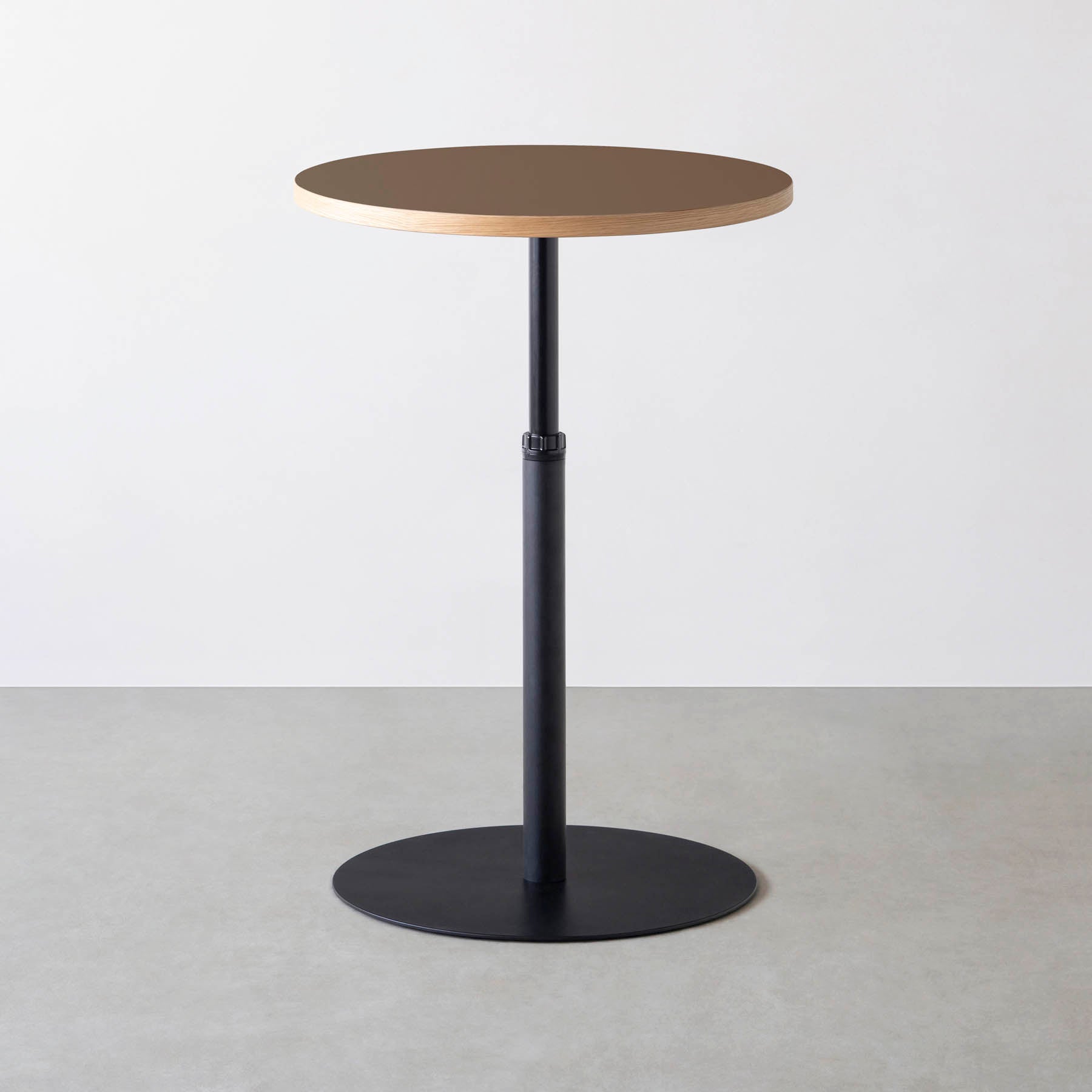 スマート造作カフェテーブル / リノリウム 全32色　黒スチール脚 1本脚 × ラウンド φ61 - 70