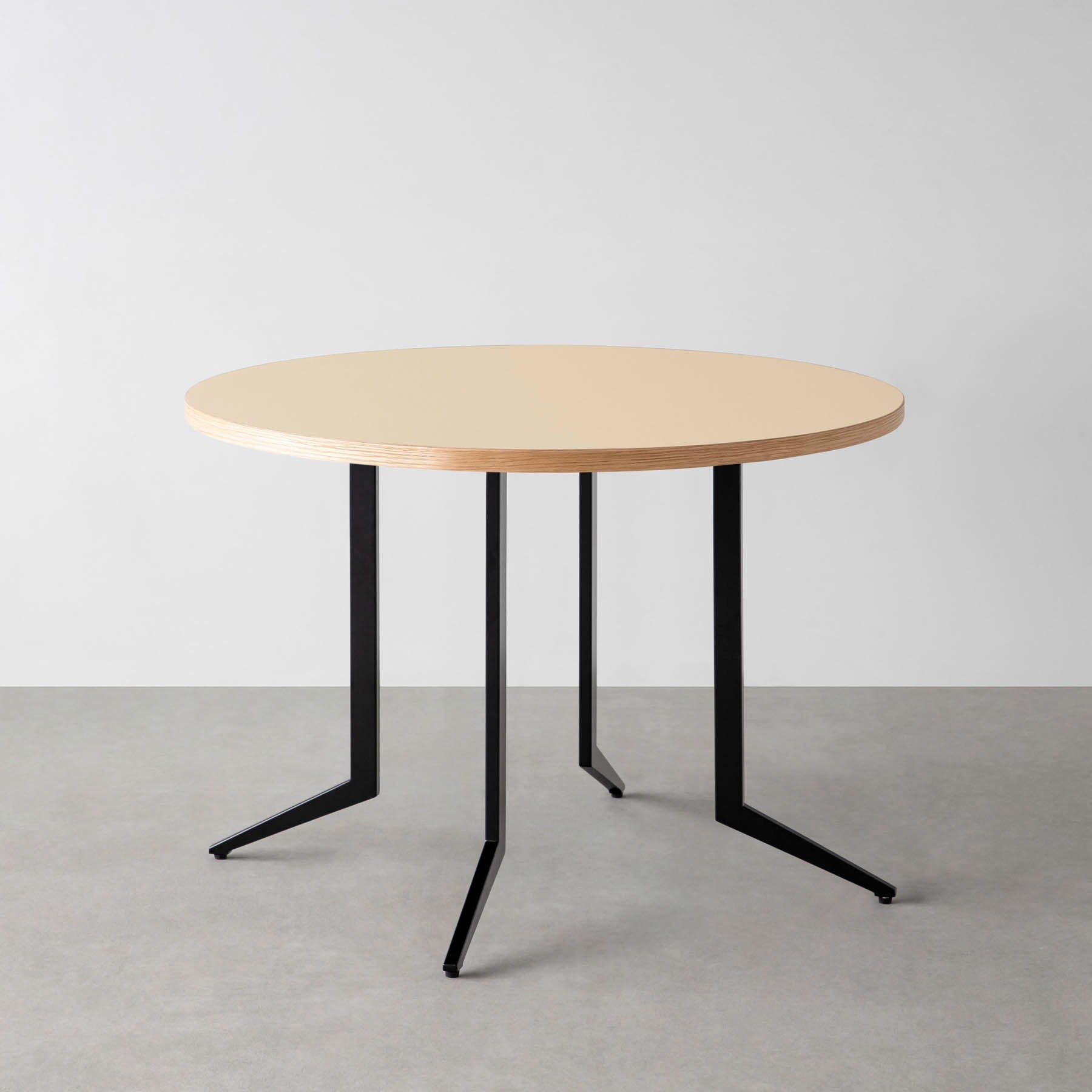 スマート造作カフェテーブル / リノリウム 全32色　黒スチール脚 4本脚 × ラウンド φ81 - 100