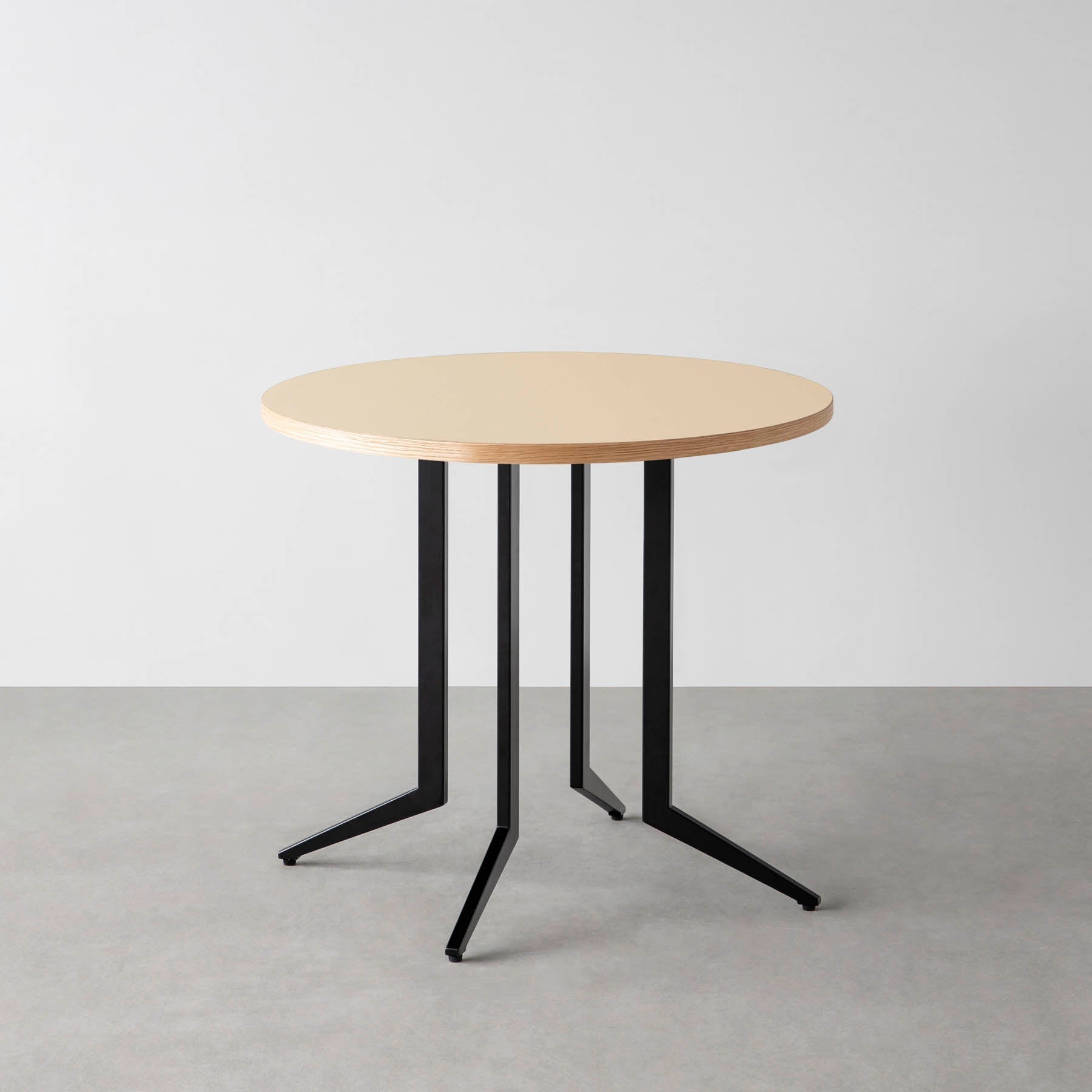 スマート造作カフェテーブル / リノリウム 全32色　黒スチール脚 4本脚 × ラウンド φ61 - 80