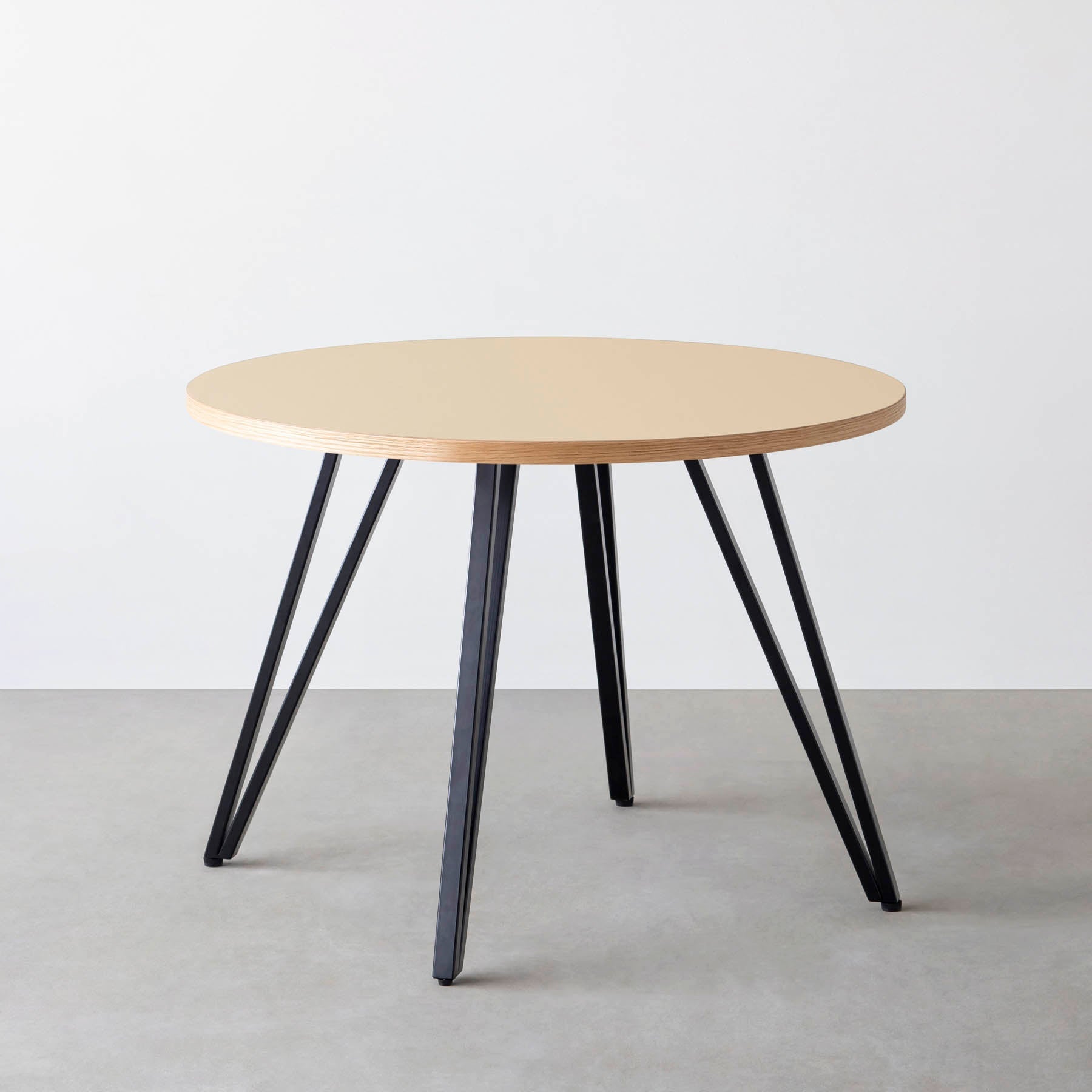 スマート造作カフェテーブル / リノリウム 全32色　黒スチール脚 4本脚 × ラウンド φ81 - 100