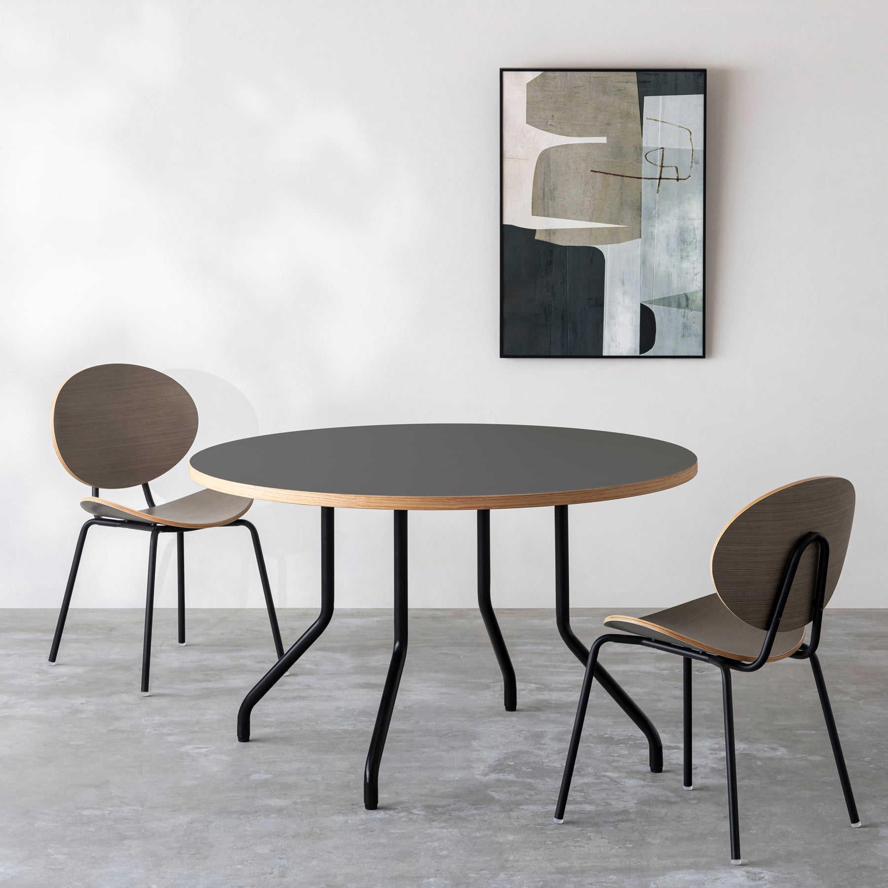 THE CAFE TABLE / リノリウム 全32色　Black Steel 4本脚 × ラウンド φ101 - 120