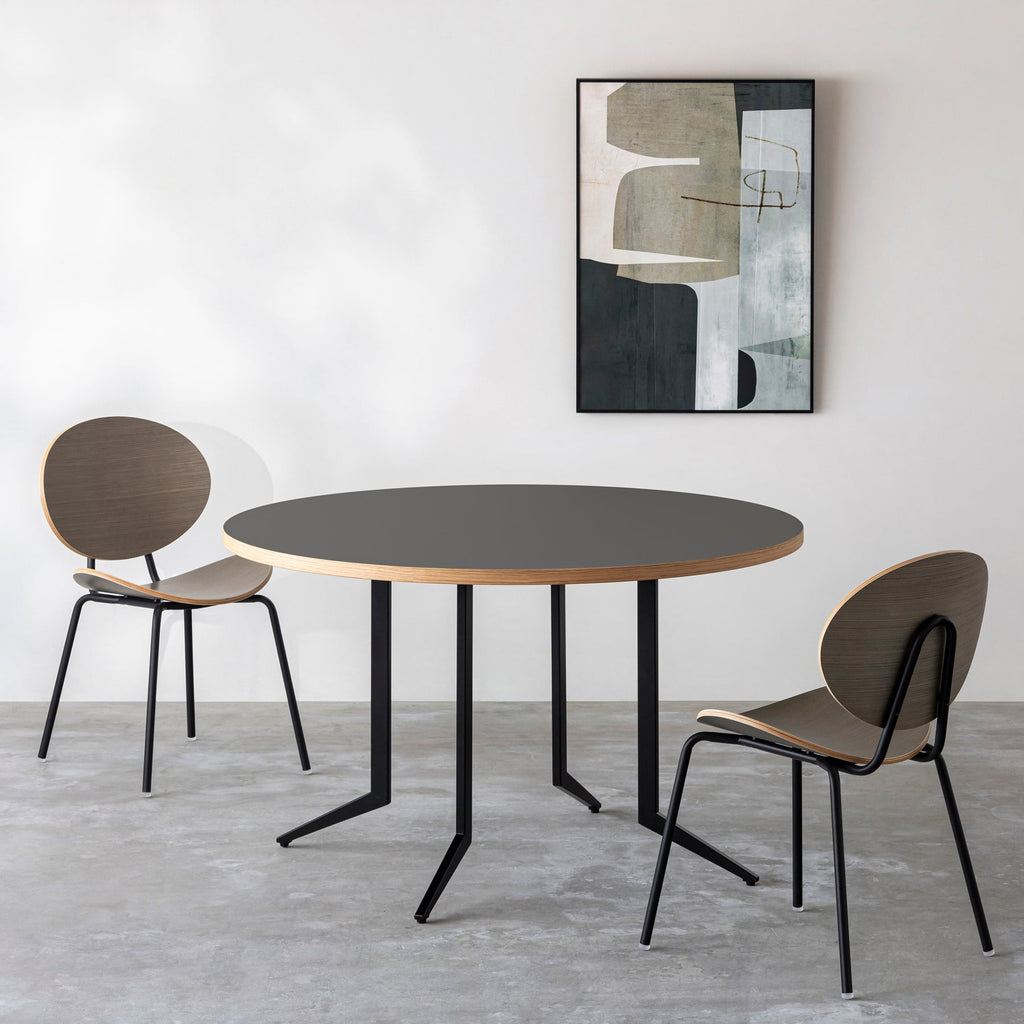 THE CAFE TABLE / リノリウム 全32色　Black Steel 4本脚 × ラウンド φ101 - 120