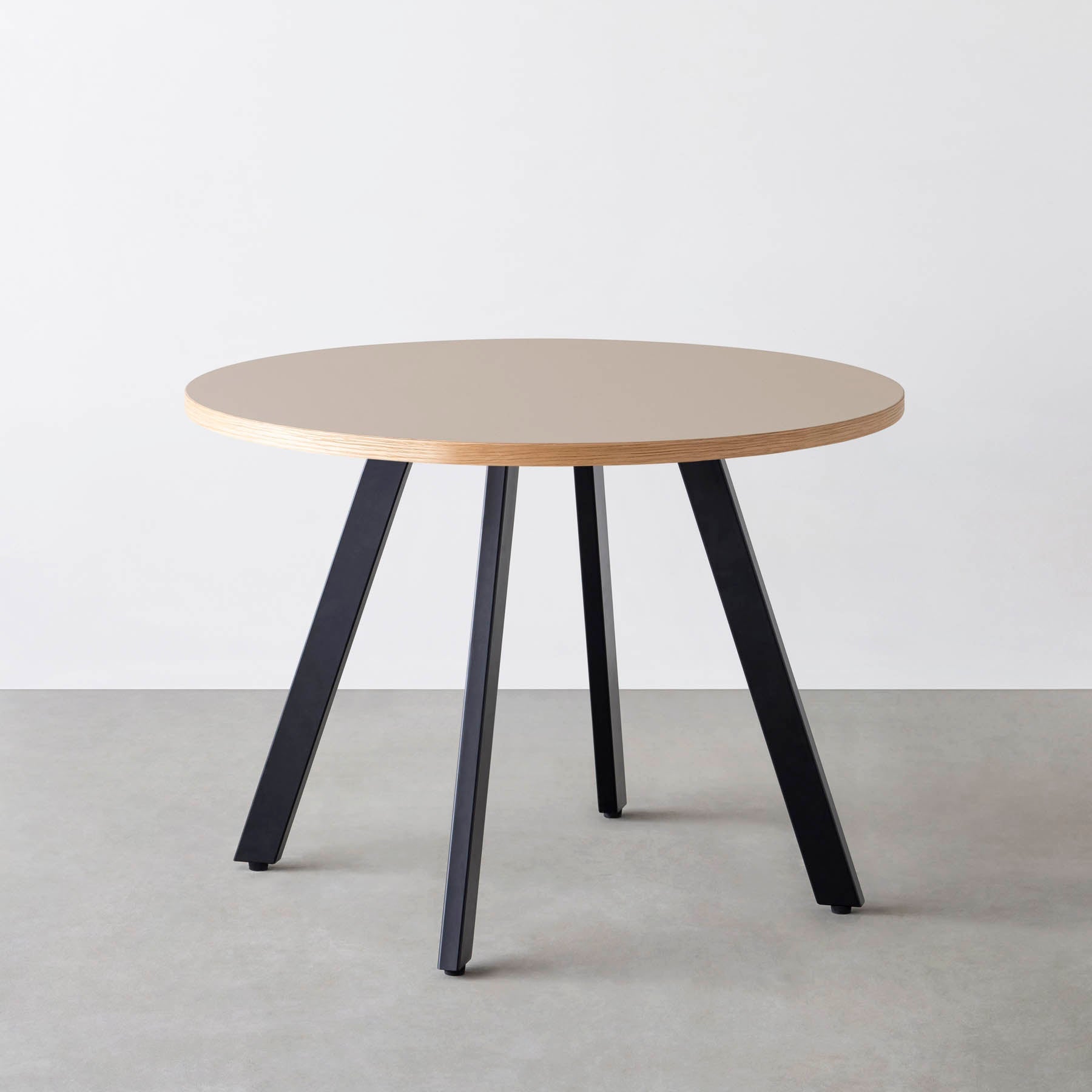 スマート造作カフェテーブル / リノリウム 全32色　黒スチール脚 4本脚 × ラウンド φ81 - 100