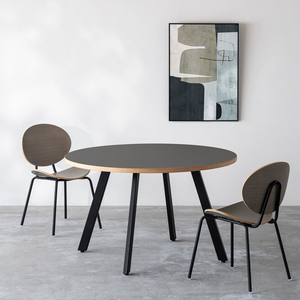 THE CAFE TABLE / リノリウム 全32色　Black Steel 4本脚 × ラウンド φ101 - 120