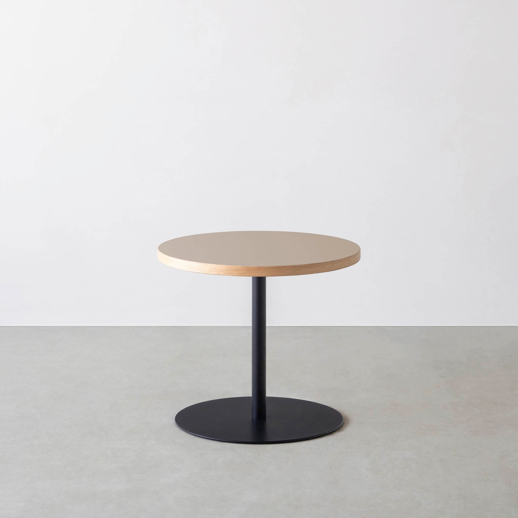 スマート造作カフェテーブル / リノリウム 全32色　黒スチール脚 1本脚 × ラウンド φ50 - 60