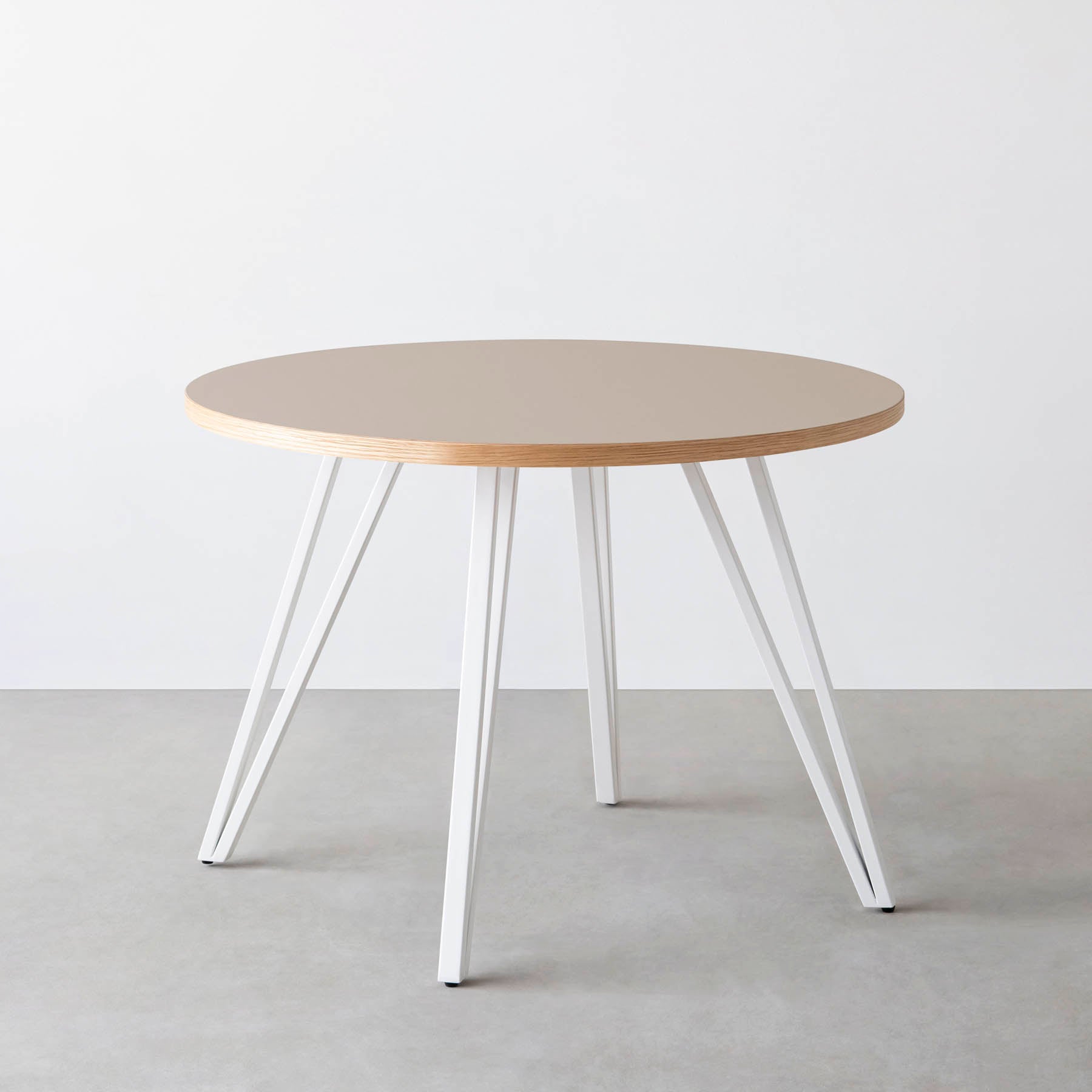 スマート造作カフェテーブル / リノリウム 全32色　白スチール脚 4本脚 × ラウンド φ81 - 100