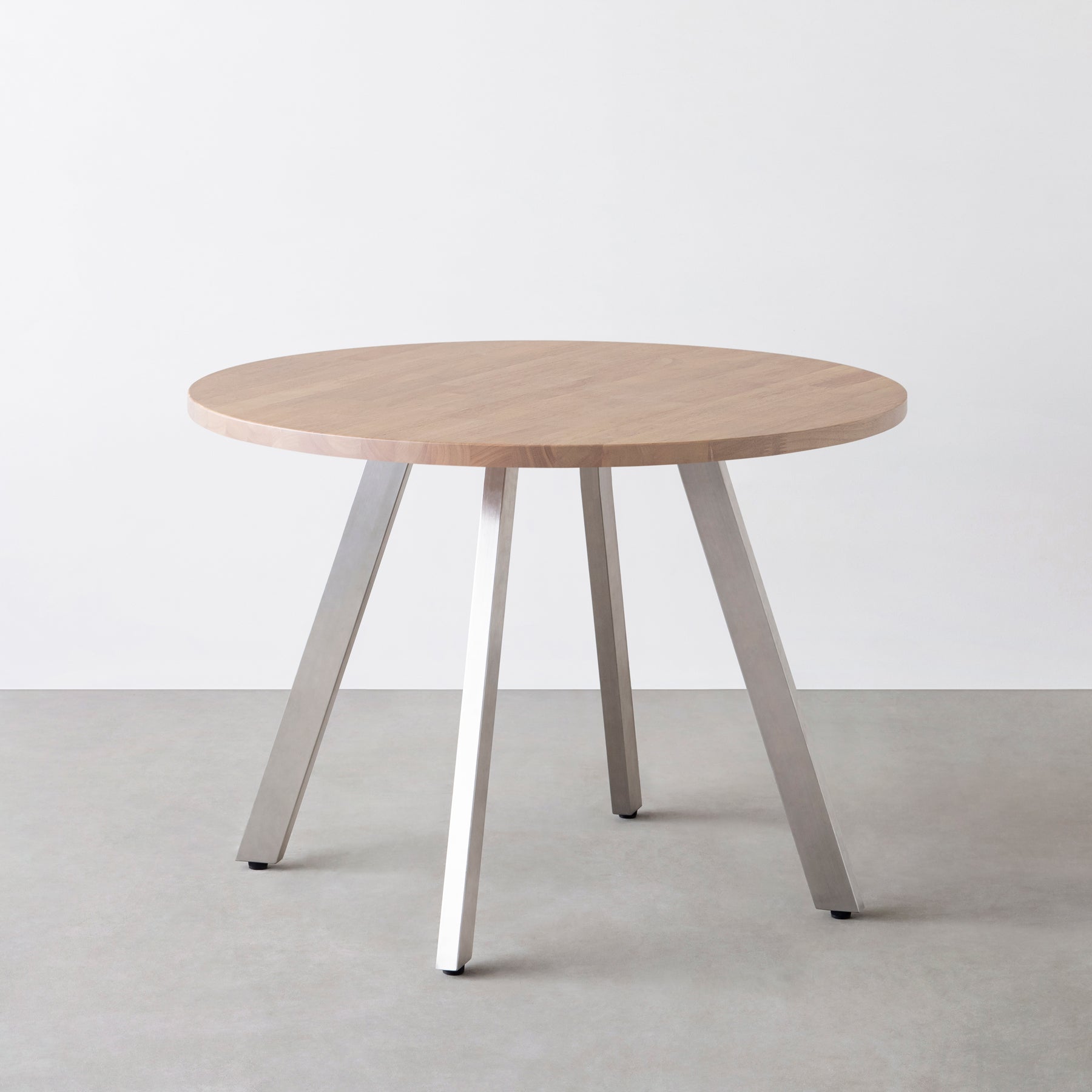 Kanademono のラバーウッドの大型カフェテーブル