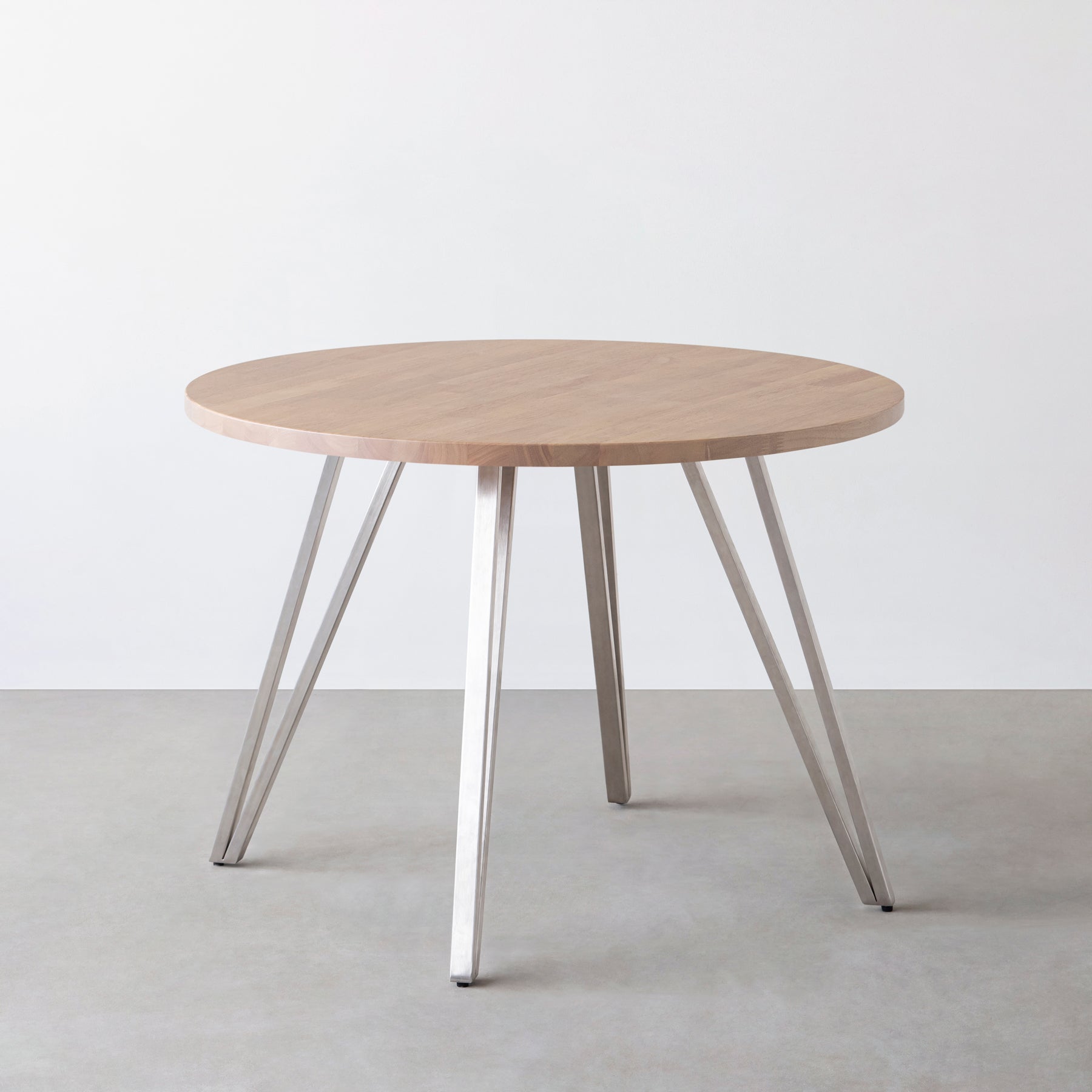 Kanademono のラバーウッドの大型カフェテーブル