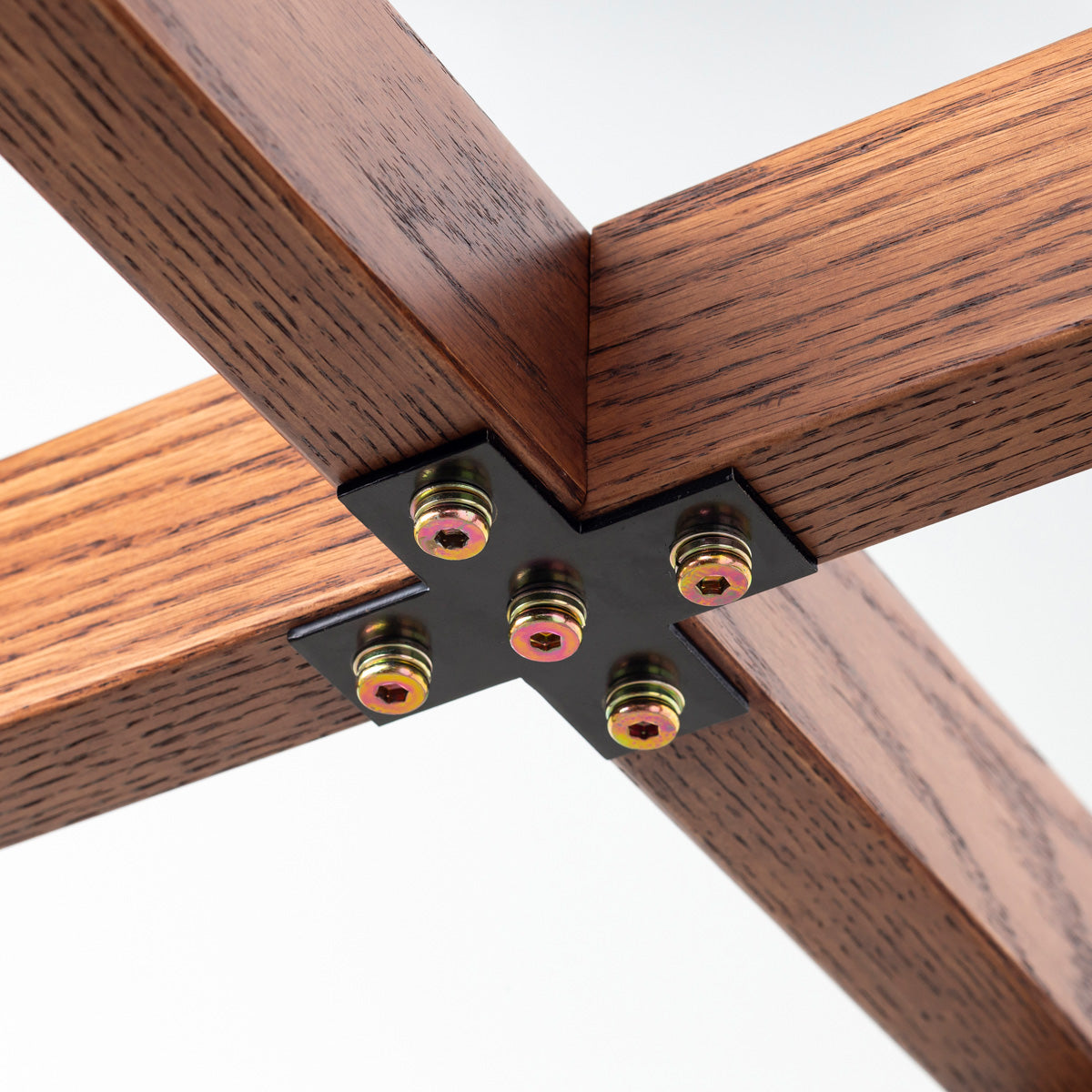 KANADEMONOのガラス天板とブラウンカラーのピンタイプの木製脚を組み合わせたカフェテーブルS（脚の接合部分の部品）