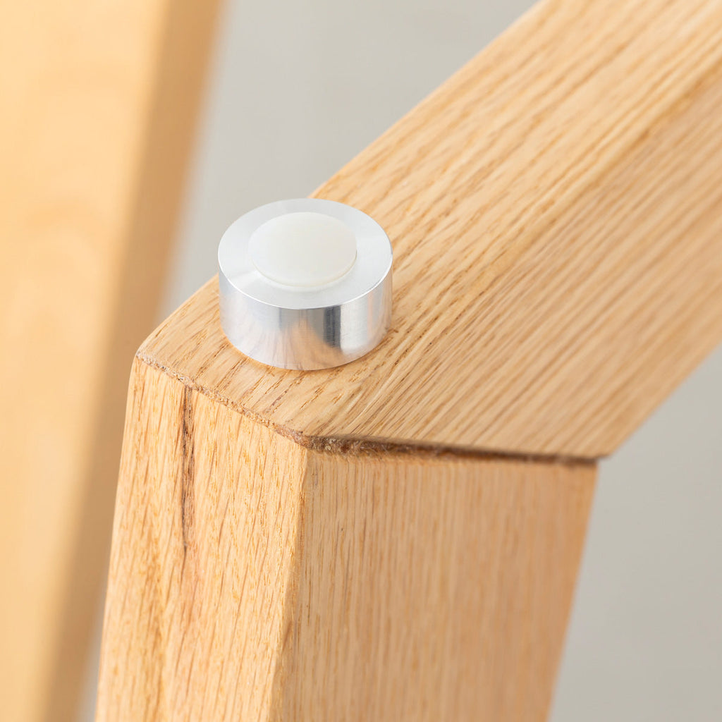 KANADEMONOのガラス天板とナチュラルカラーのピンタイプの木製脚を組み合わせたカフェテーブルS（天板設置用部品）