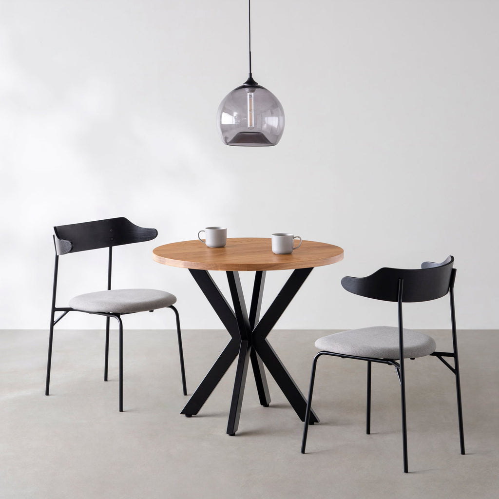 Kanademonoの無垢ホワイトオークのカフェテーブル