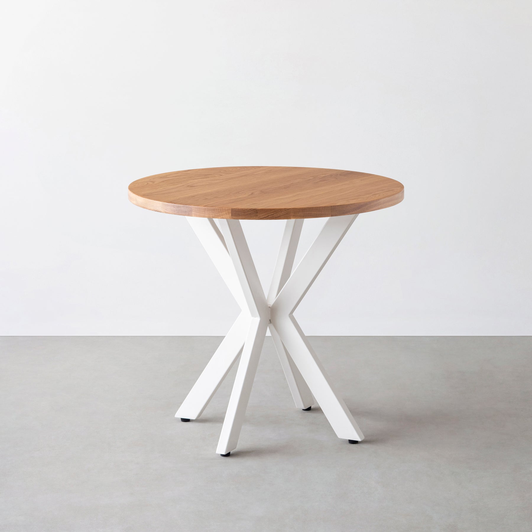 Kanademonoの無垢ホワイトオークのカフェテーブル